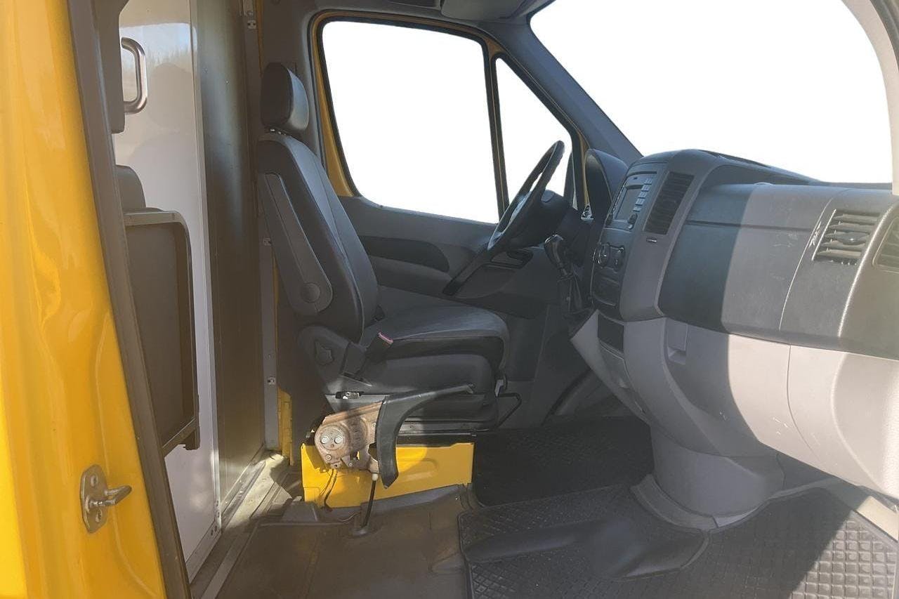 VW Crafter 35 2.0 TDI Skåp (136hk) - 27 512 mil - Manuell - Light Yellow - 2015