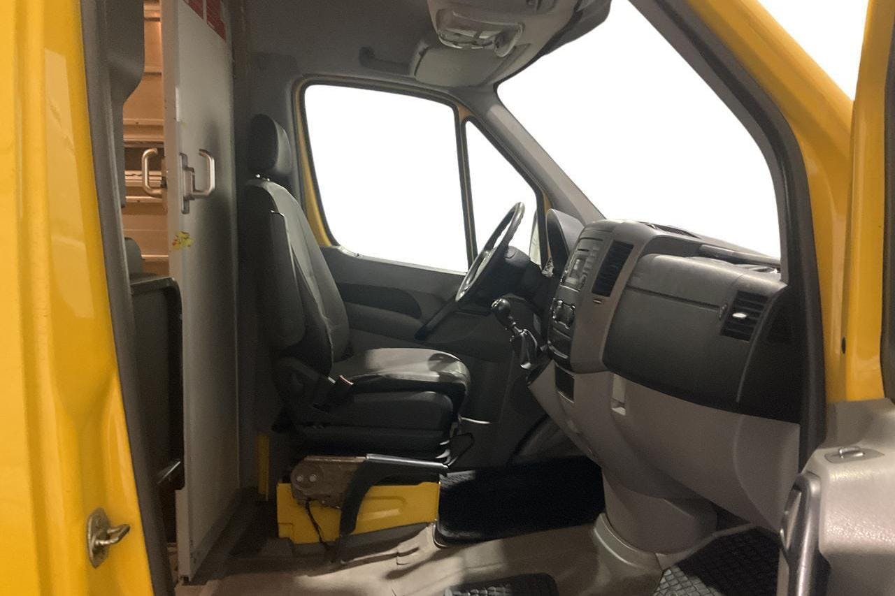 VW Crafter 35 2.0 TDI Skåp (136hk) - 184 070 km - Manualna - Light Yellow - 2014