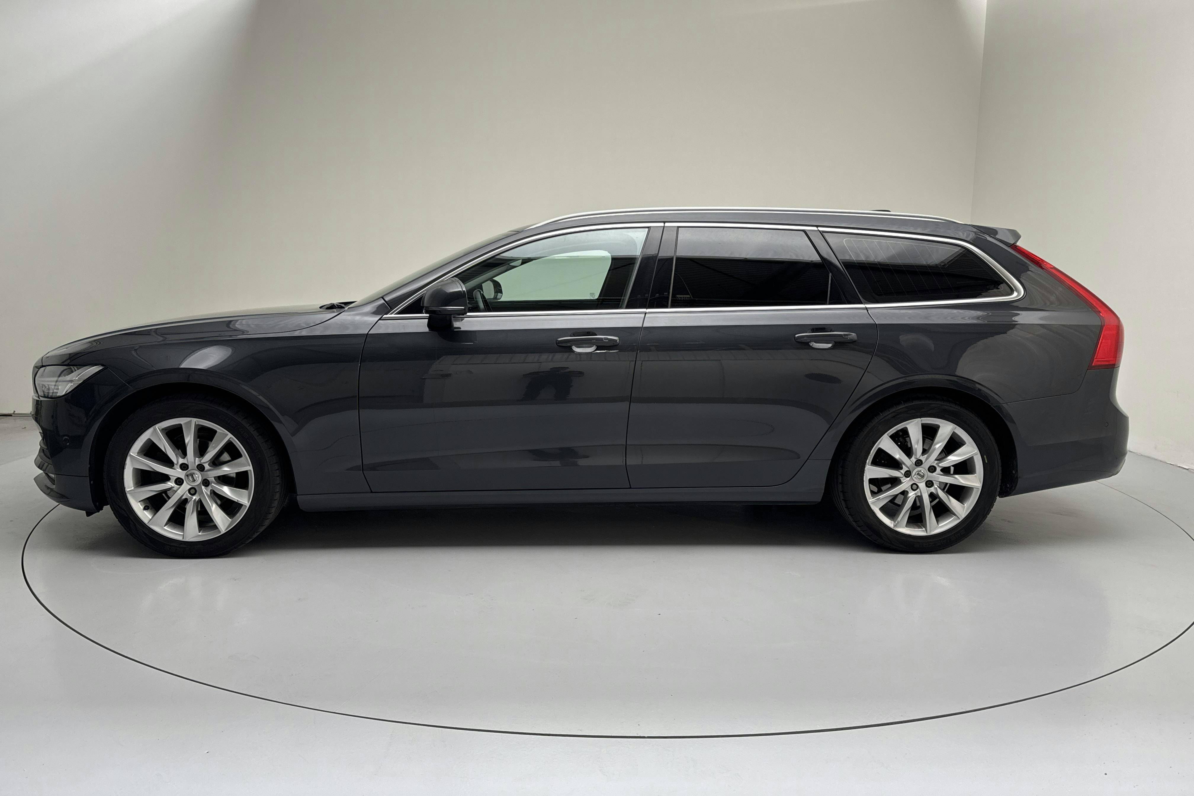 Volvo V90 D4 (190hk) - 28 618 mil - Automat - grå - 2018