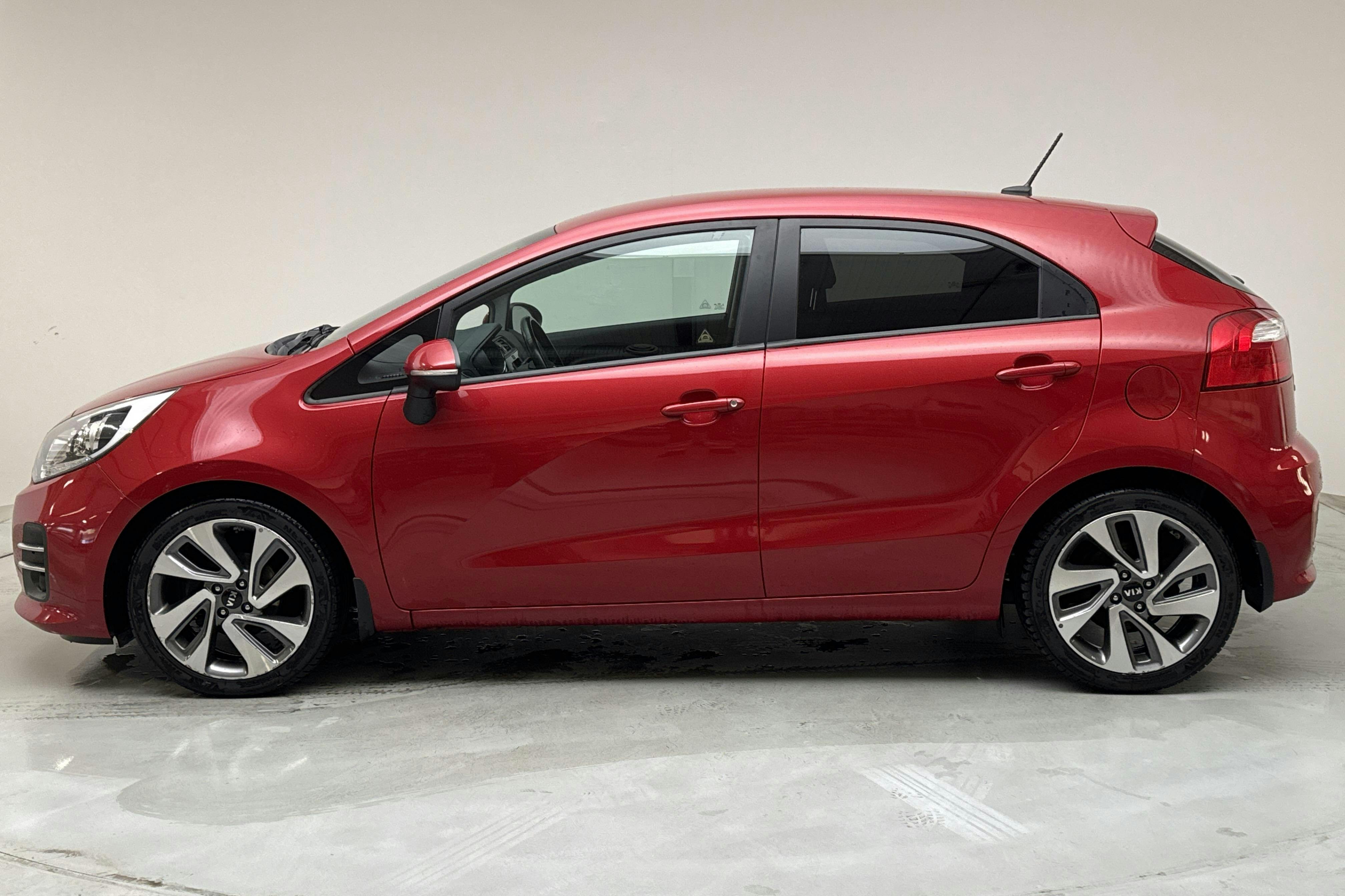 KIA Rio 1.2 (85hk) - 7 095 mil - Manuell - röd - 2016