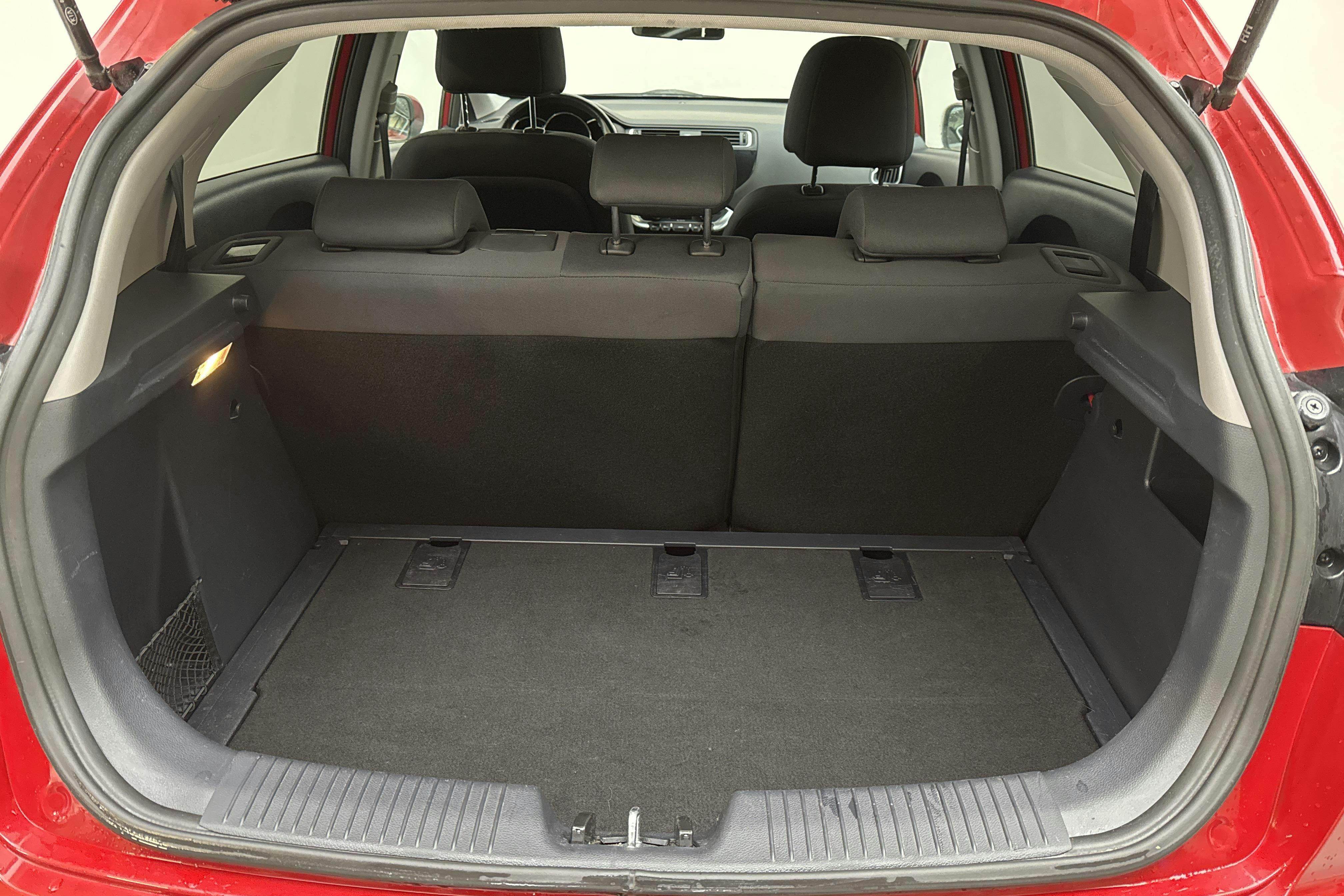 KIA Rio 1.2 (85hk) - 7 095 mil - Manuell - röd - 2016