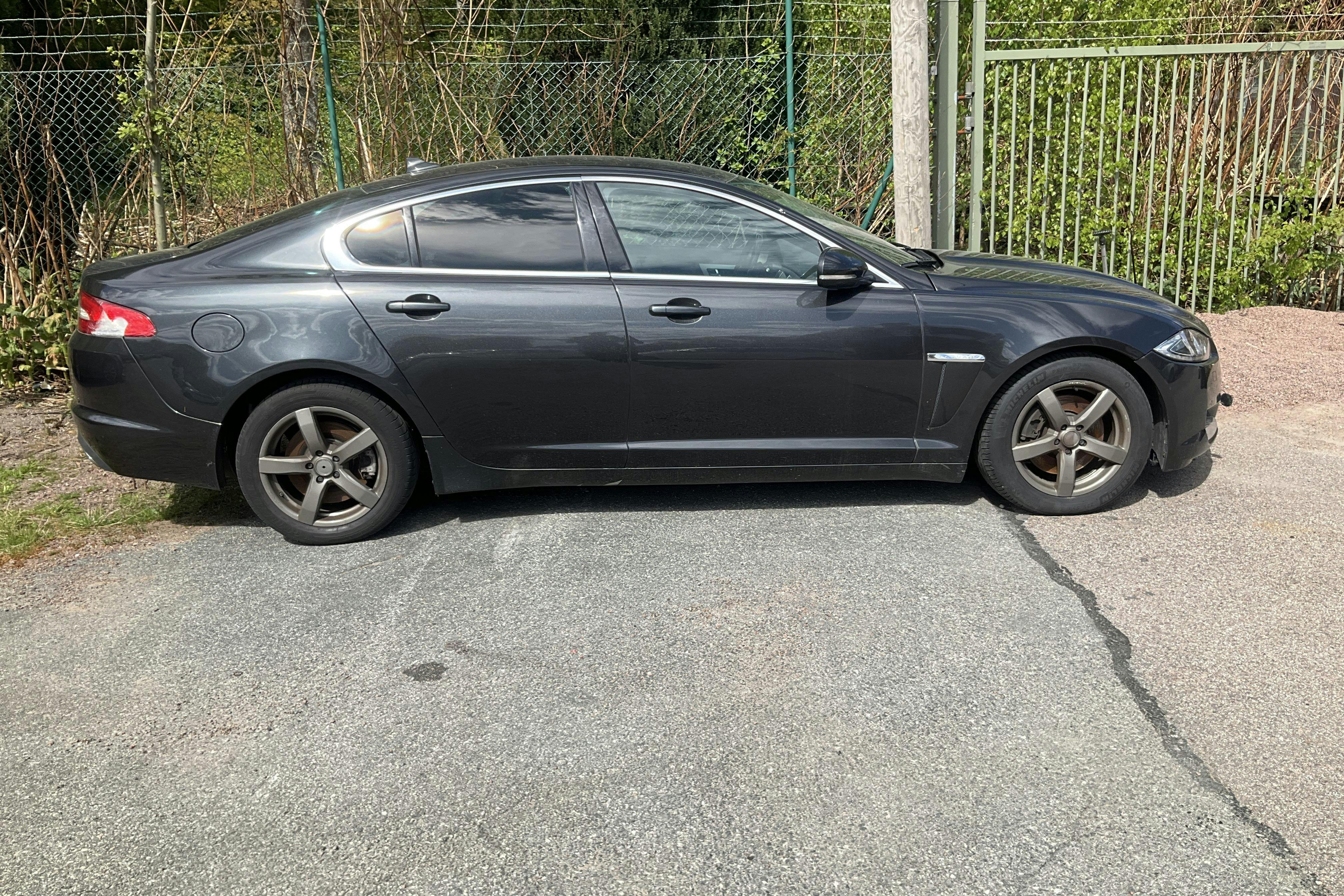Jaguar XF 2.2 i4D (163hk) - 132 390 mil - Automat - grå - 2015