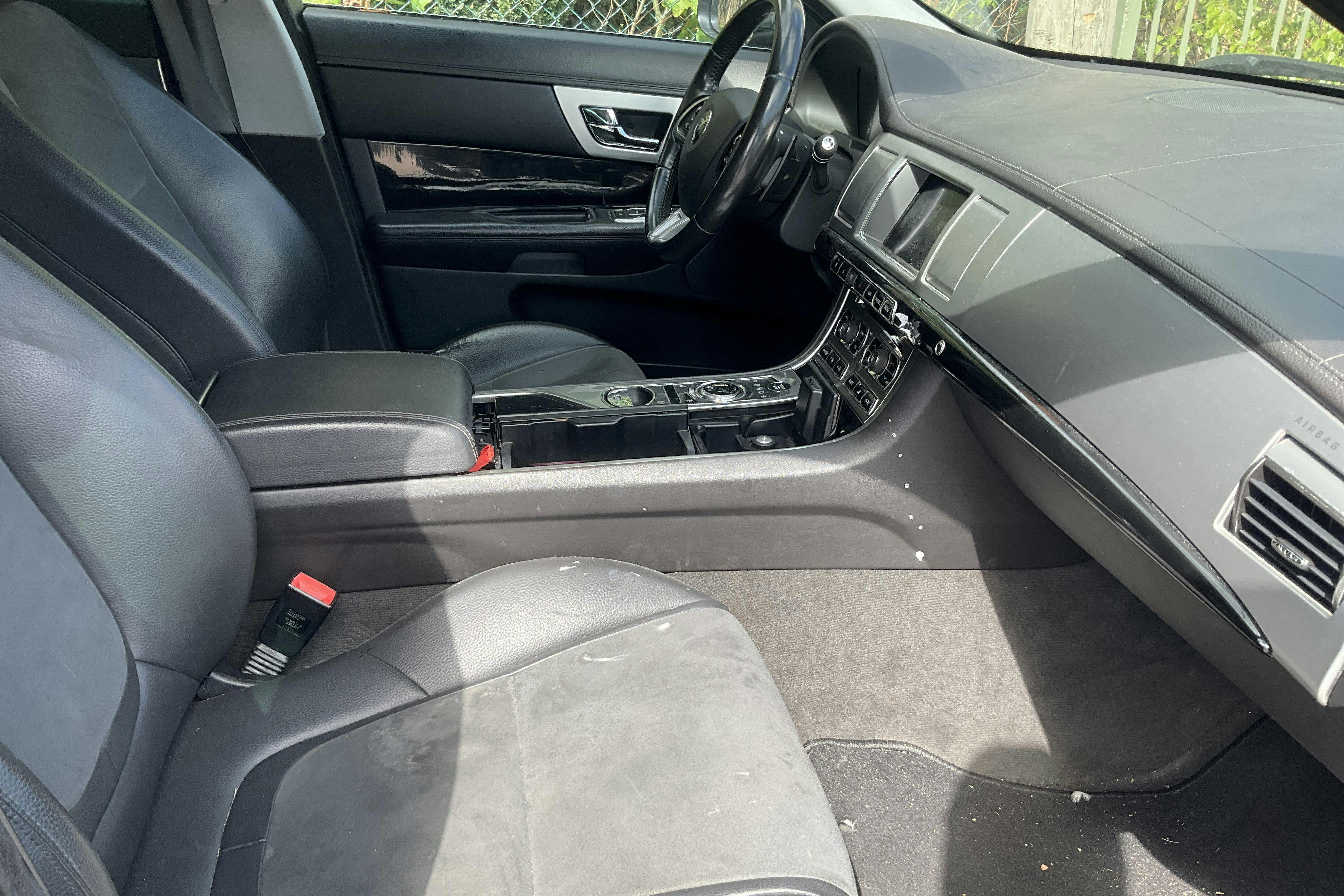 Jaguar XF 2.2 i4D (163hk) - 132 390 mil - Automat - grå - 2015