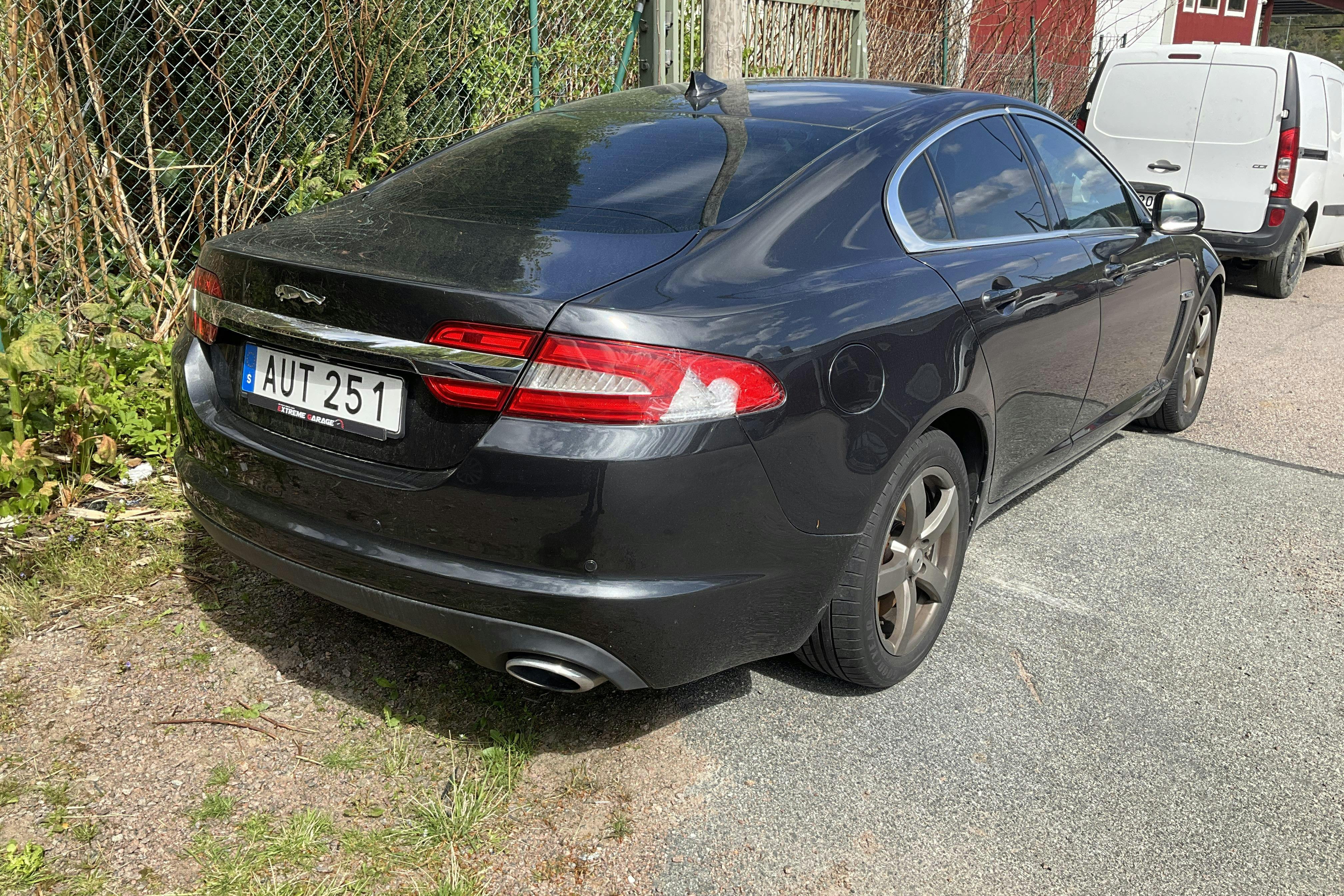 Jaguar XF 2.2 i4D (163hk) - 132 390 mil - Automat - grå - 2015