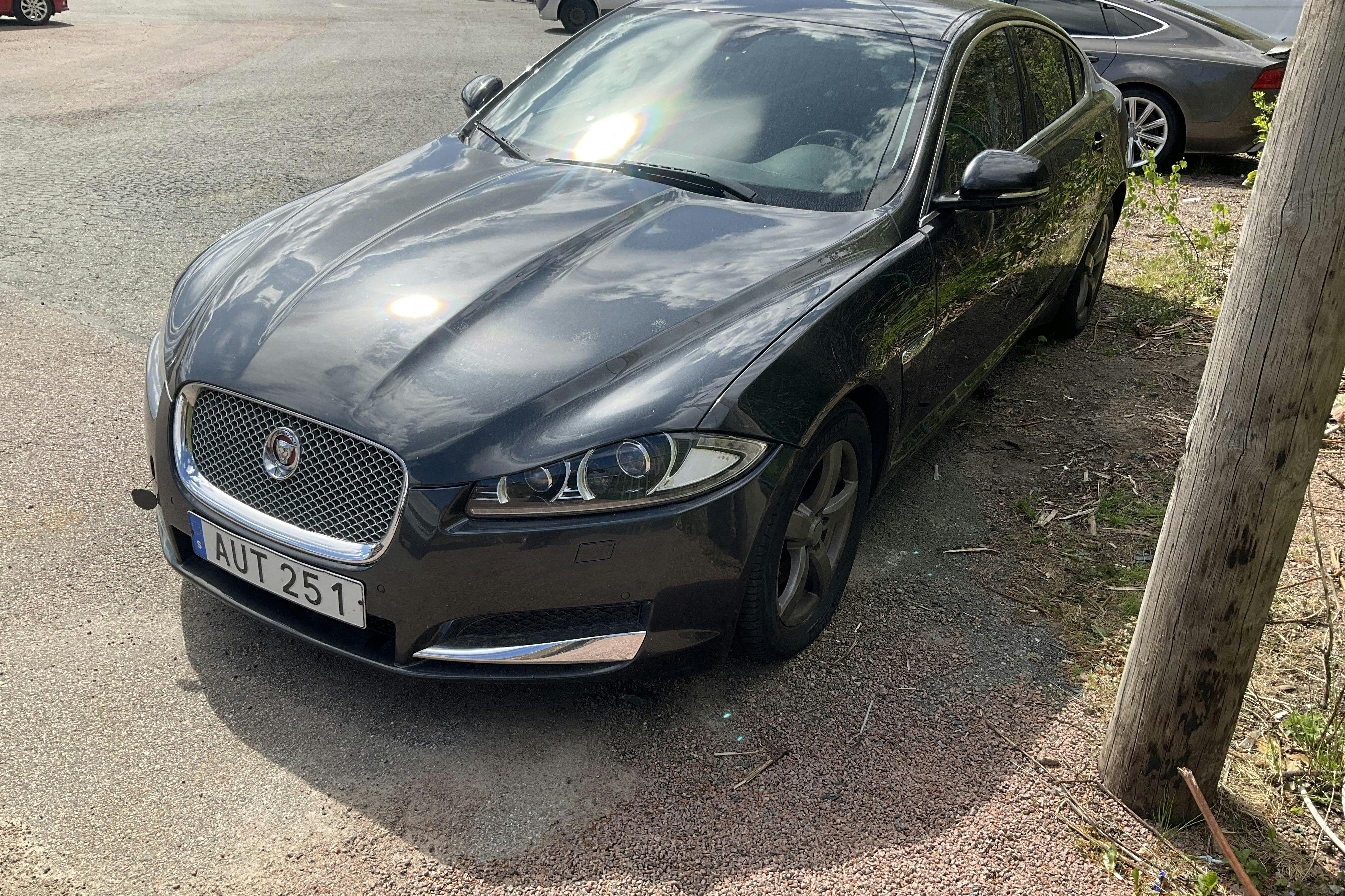 Jaguar XF 2.2 i4D (163hk) - 132 390 km - Automaattinen - harmaa - 2015