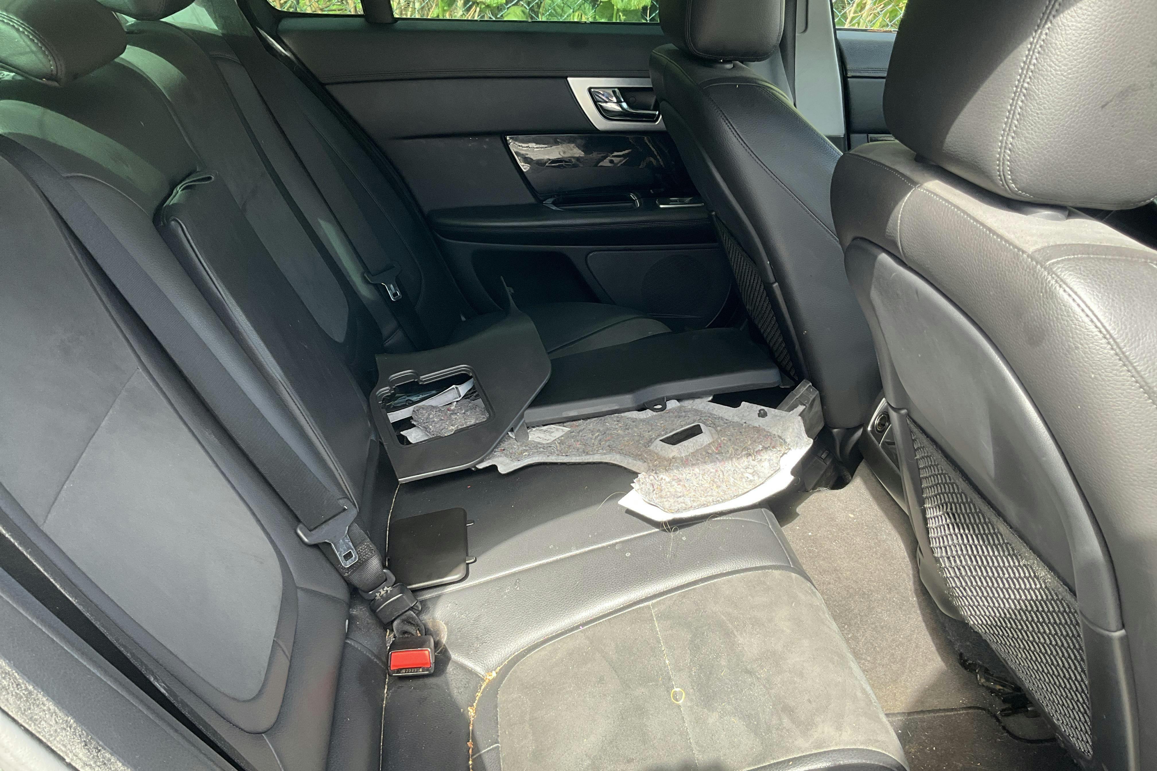 Jaguar XF 2.2 i4D (163hk) - 132 390 mil - Automat - grå - 2015