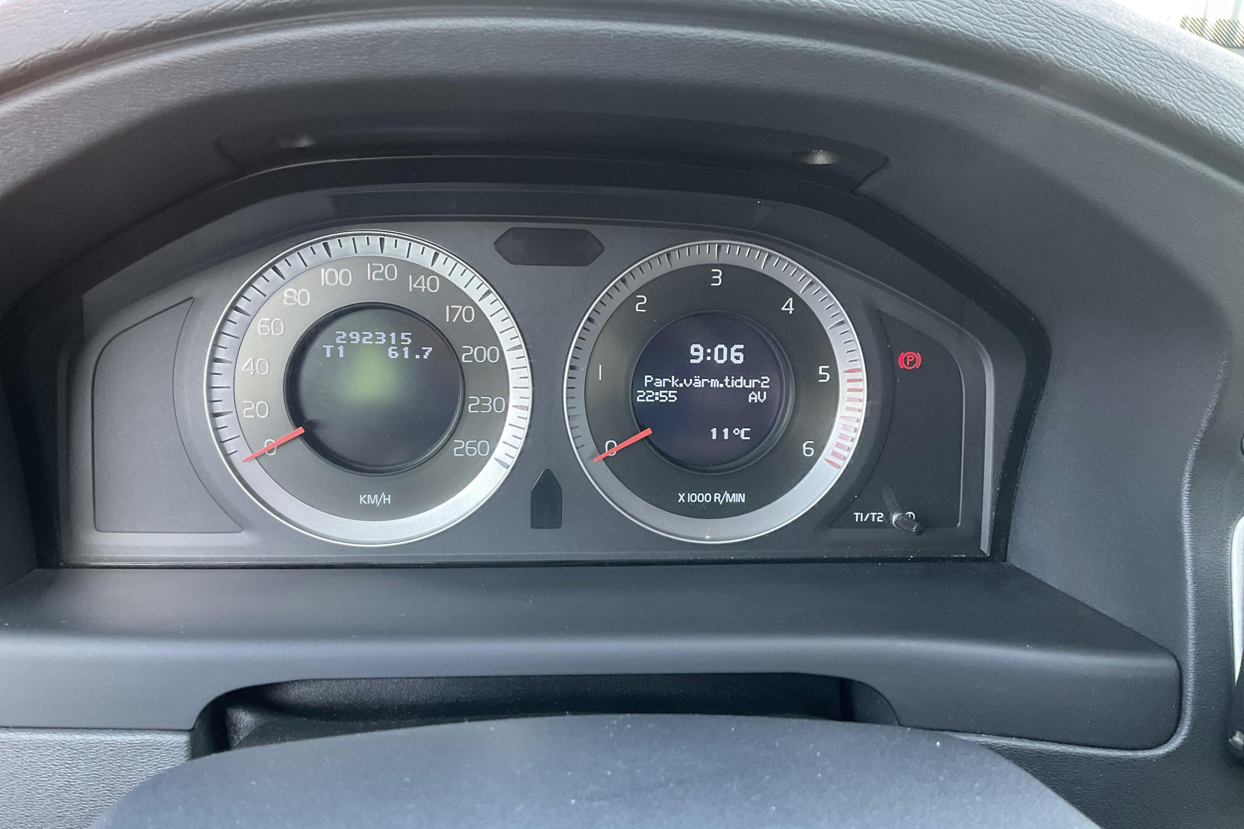 Volvo V70 II D3 (163hk) - 292 310 km - Automatic - black - 2011