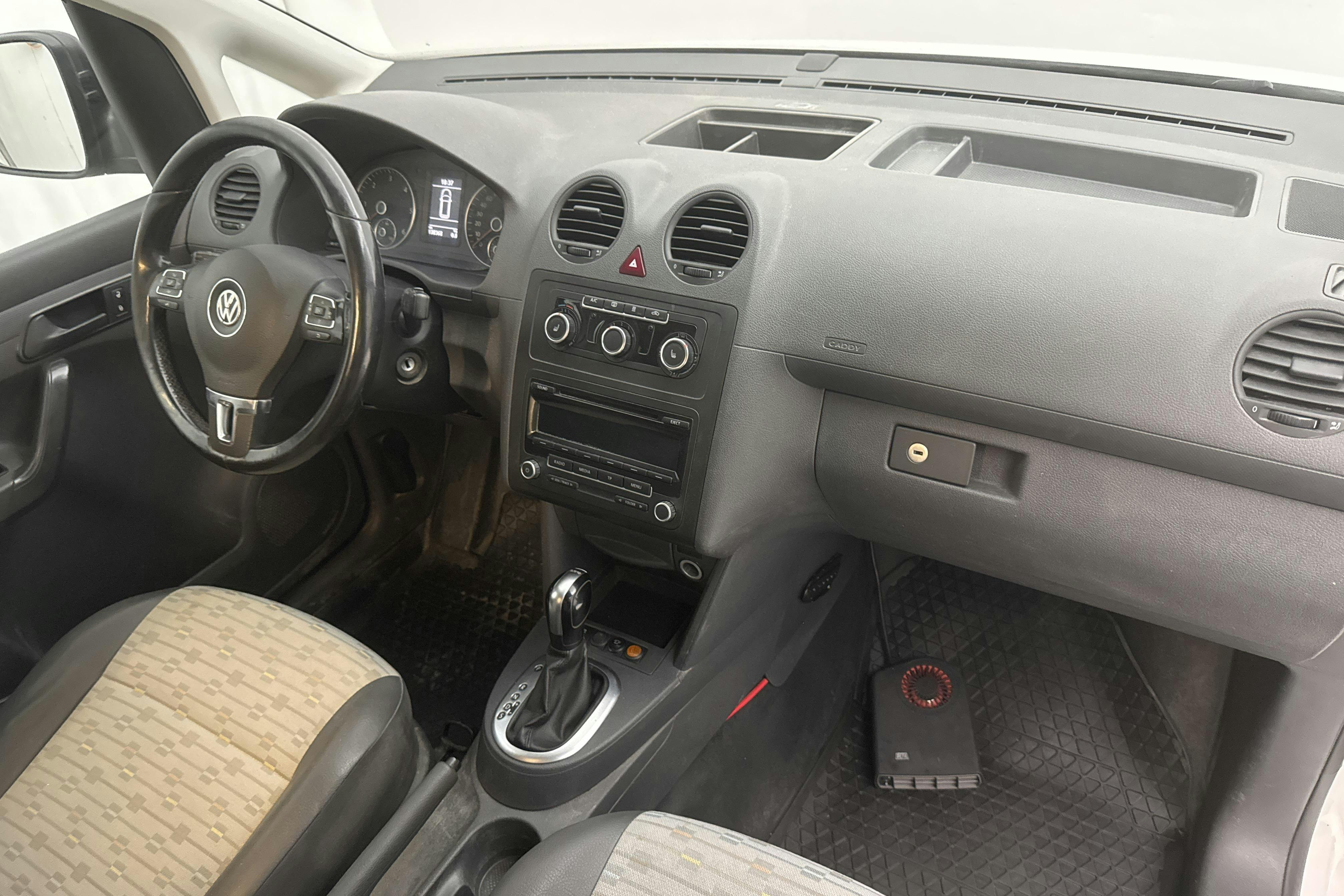 VW Caddy 2.0 TDI Maxi Skåp 4-motion (140hk) - 138 370 km - Automaatne - valge - 2013