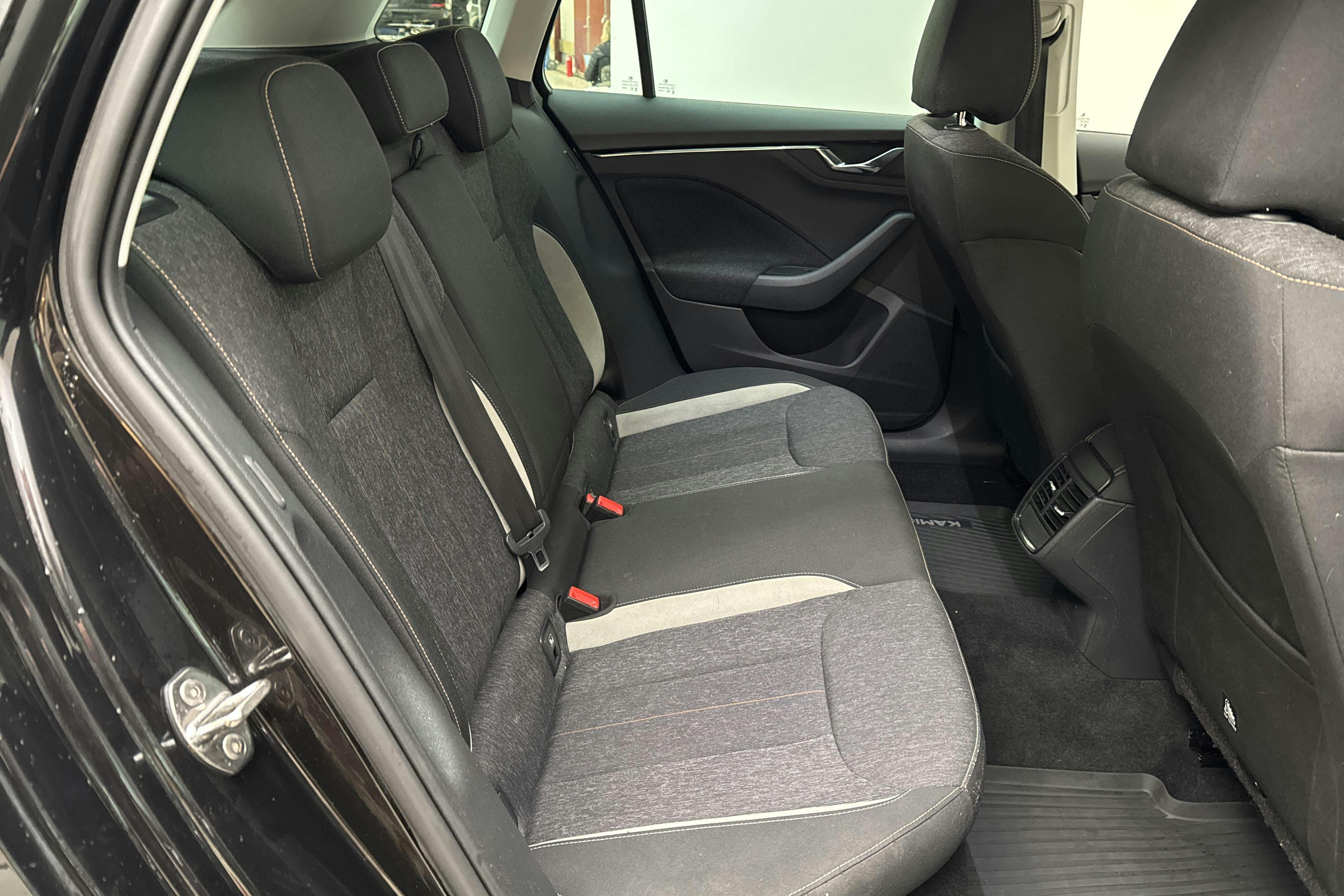 Skoda Kamiq 1.0 TSI (110hk) - 78 610 km - Automaatne - must - 2021