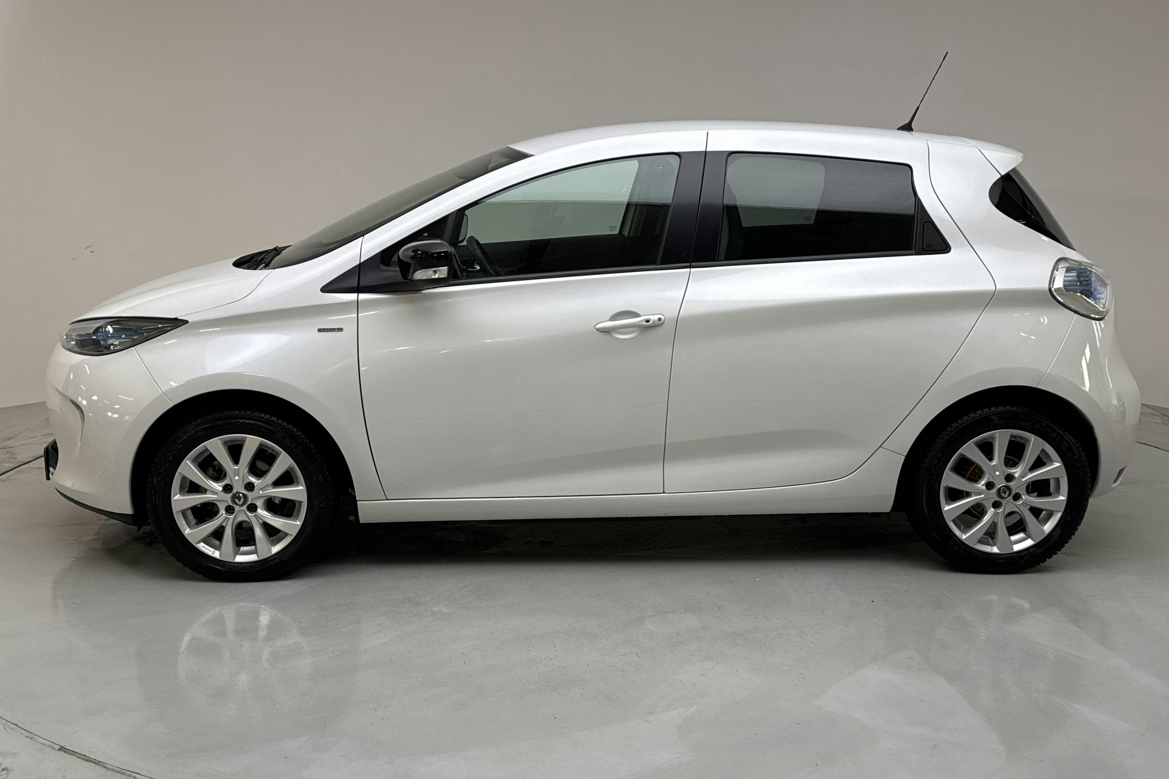 Renault Zoe 41 kWh R110 (108hk) - 3 373 mil - Automat - vit - 2019