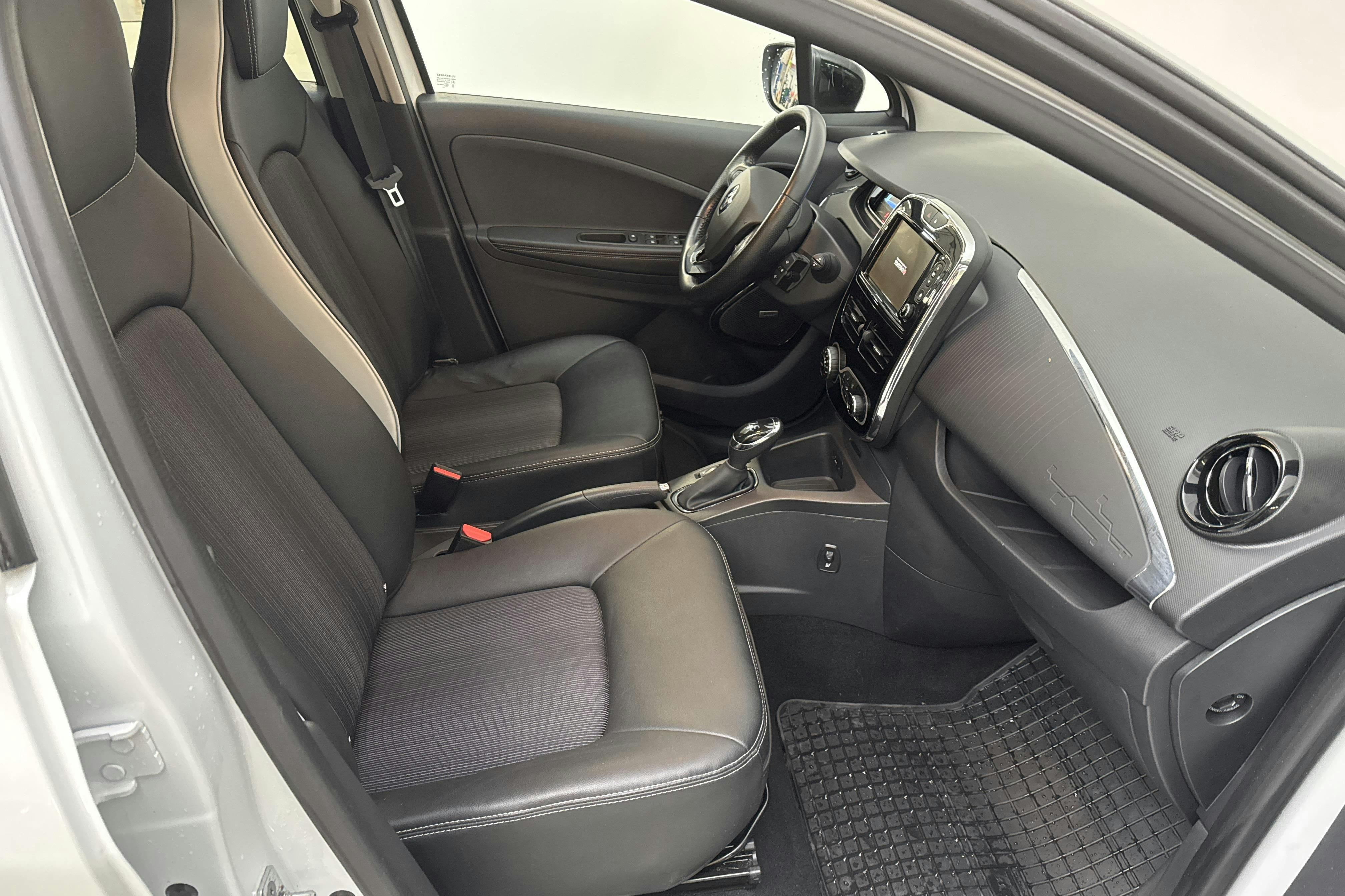 Renault Zoe 41 kWh R110 (108hk) - 3 373 mil - Automat - vit - 2019