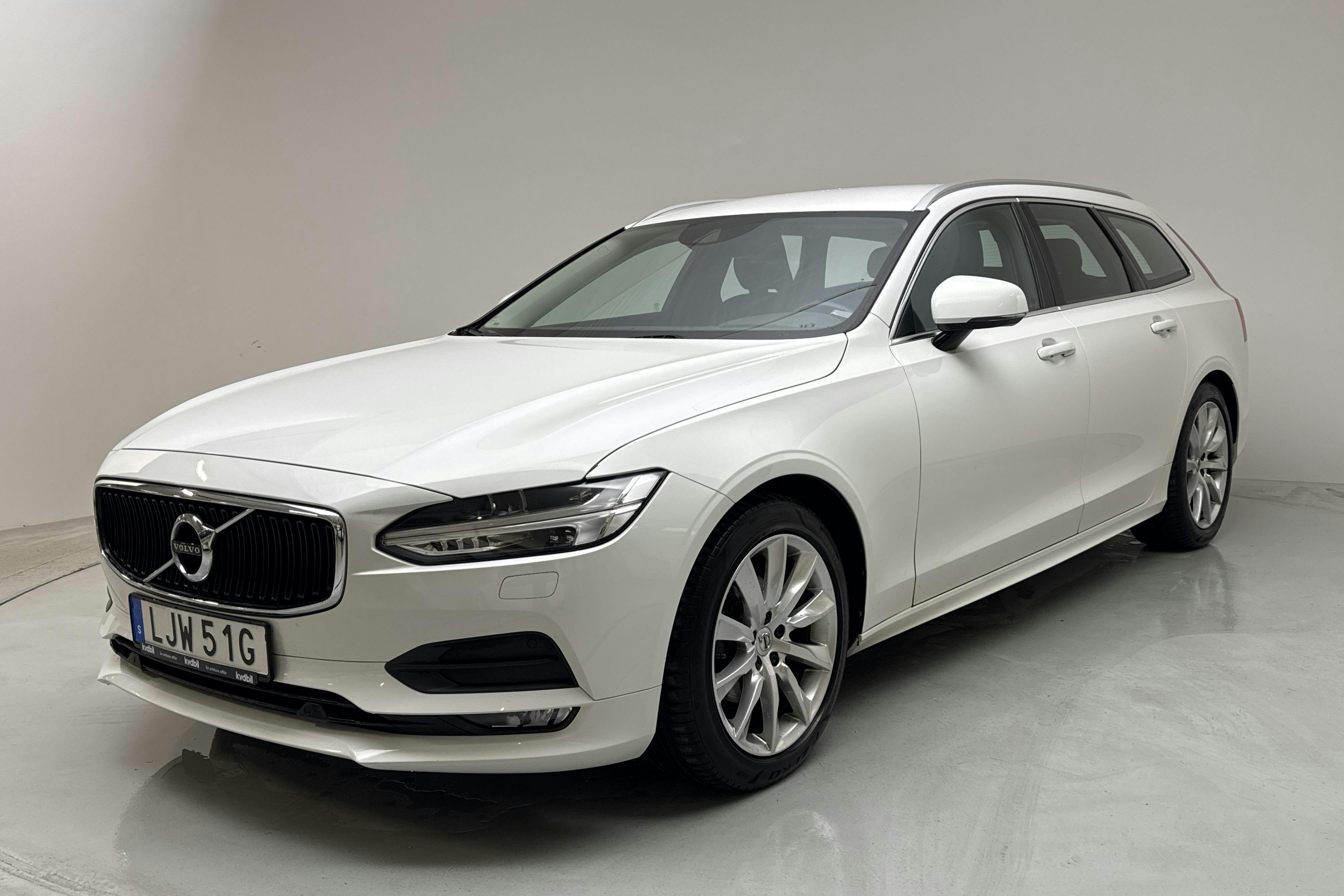 Volvo V90 D4 AWD (190hk) - 106 030 km - Automaatne - valge - 2020