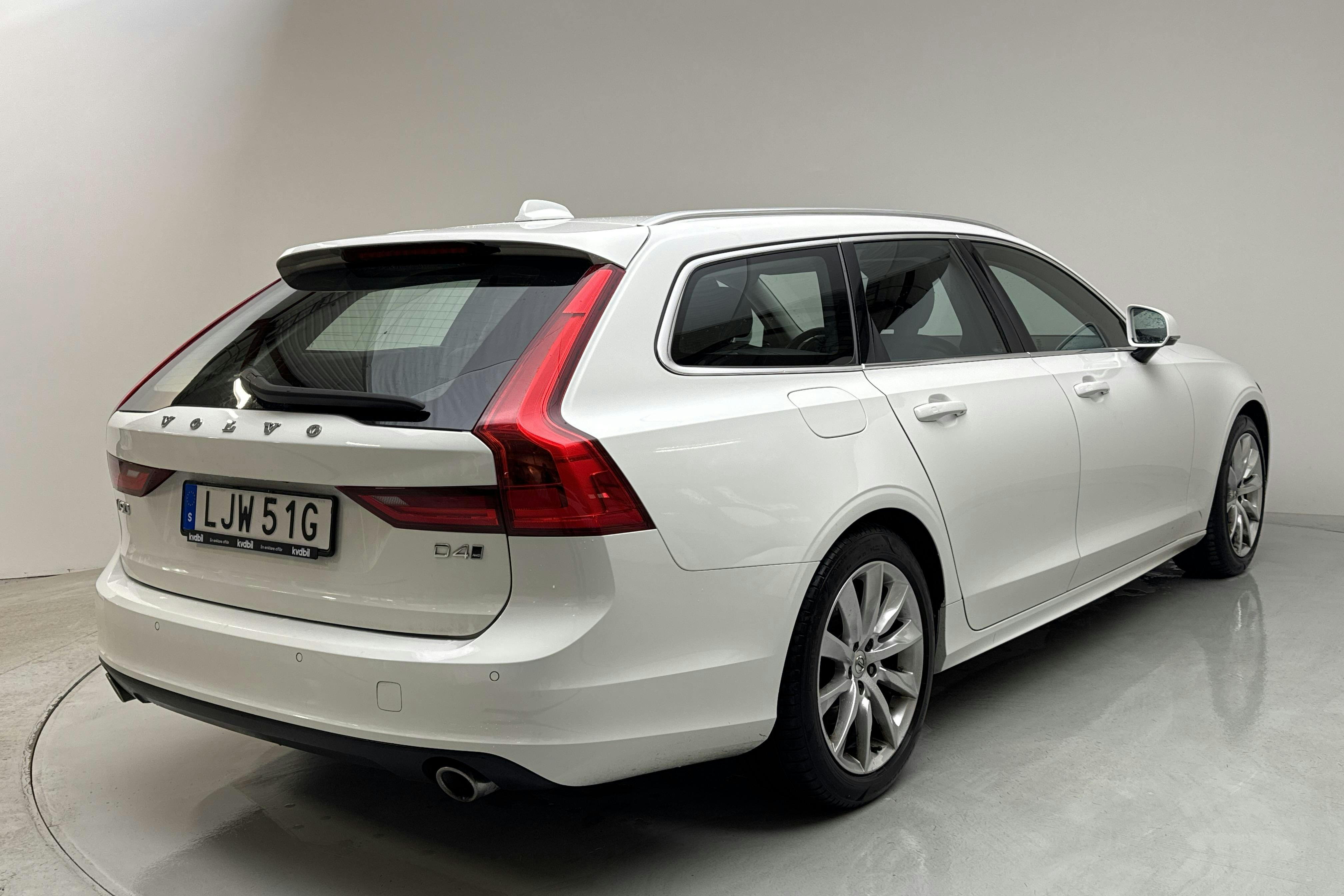 Volvo V90 D4 AWD (190hk) - 106 030 km - Automaatne - valge - 2020