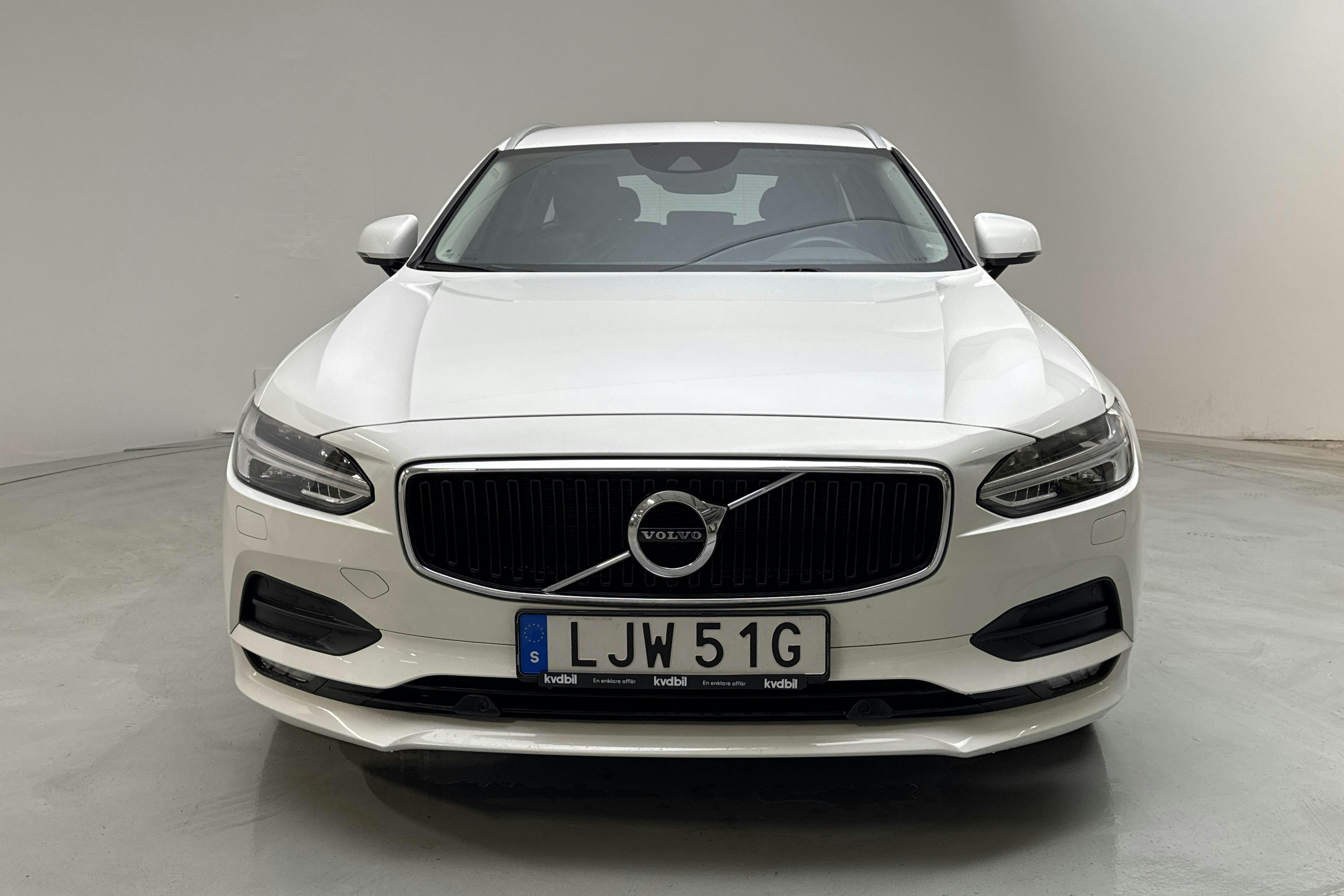 Volvo V90 D4 AWD (190hk) - 106 030 km - Automaatne - valge - 2020