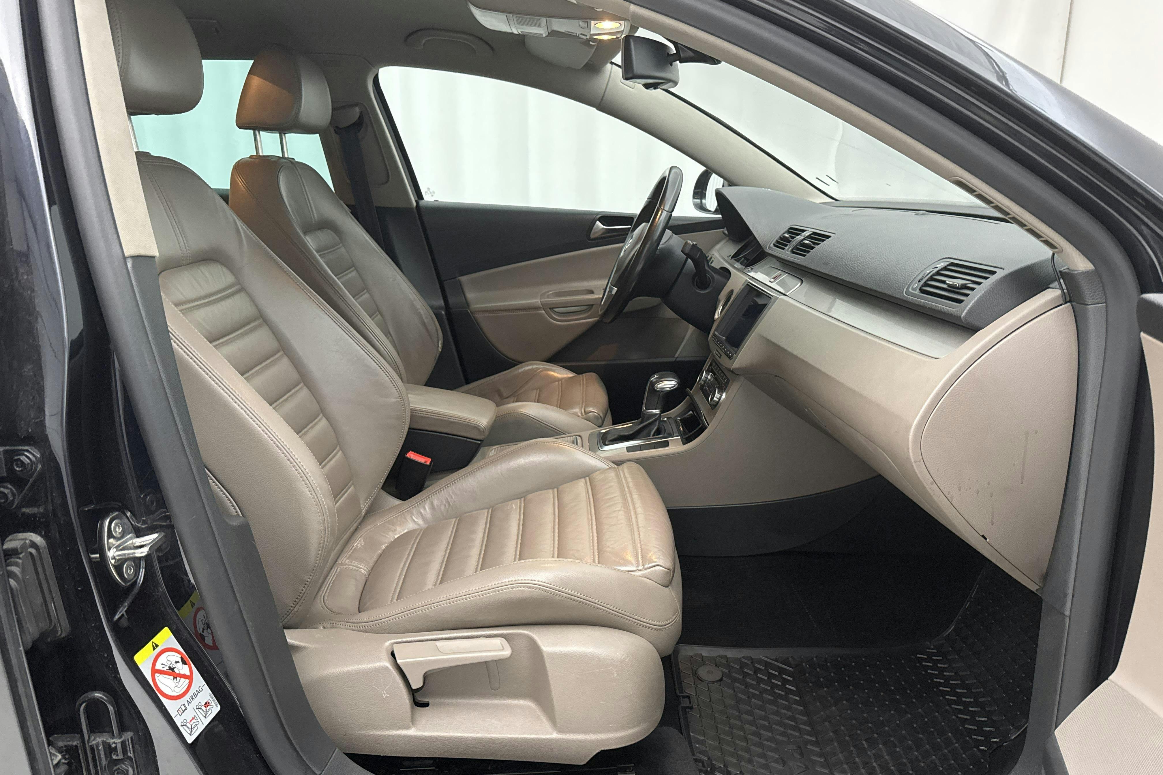 VW Passat 1.4 TSI EcoFuel Variant (150hk) - 22 943 mil - Automat - svart - 2010