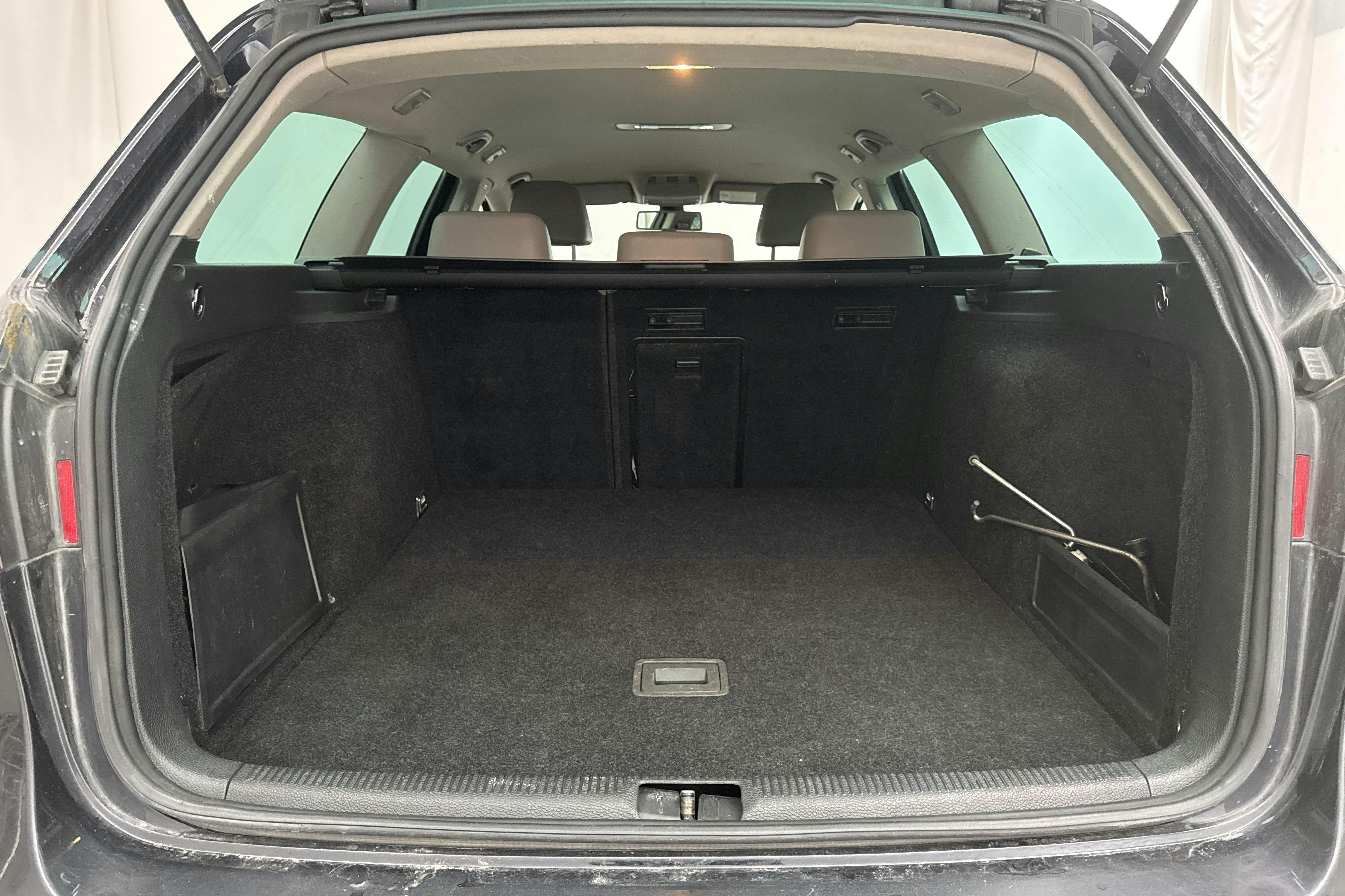 VW Passat 1.4 TSI EcoFuel Variant (150hk) - 22 943 mil - Automat - svart - 2010
