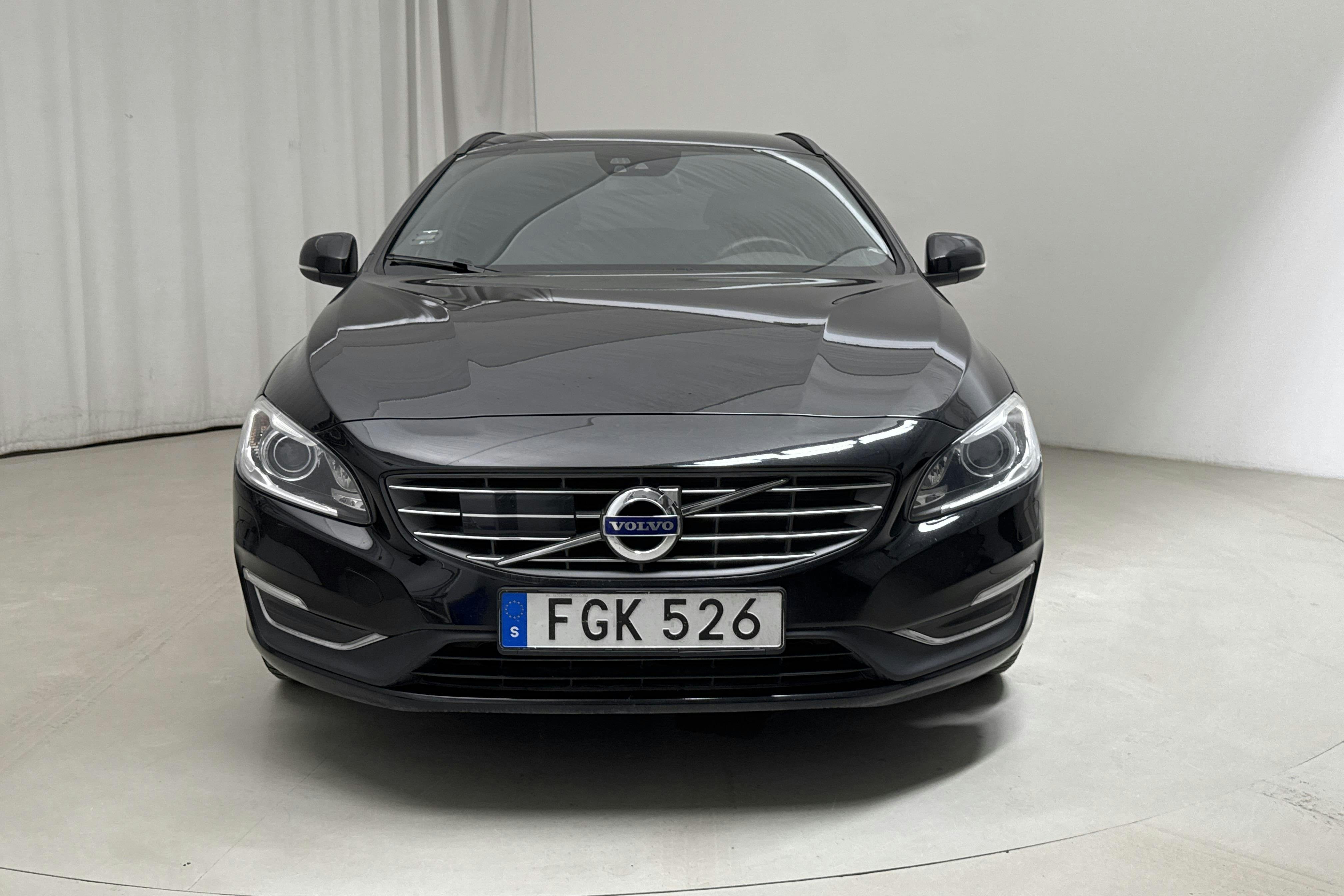 Volvo V60 D5 AWD Twin Engine (163hk) - 19 231 mil - Automat - svart - 2016