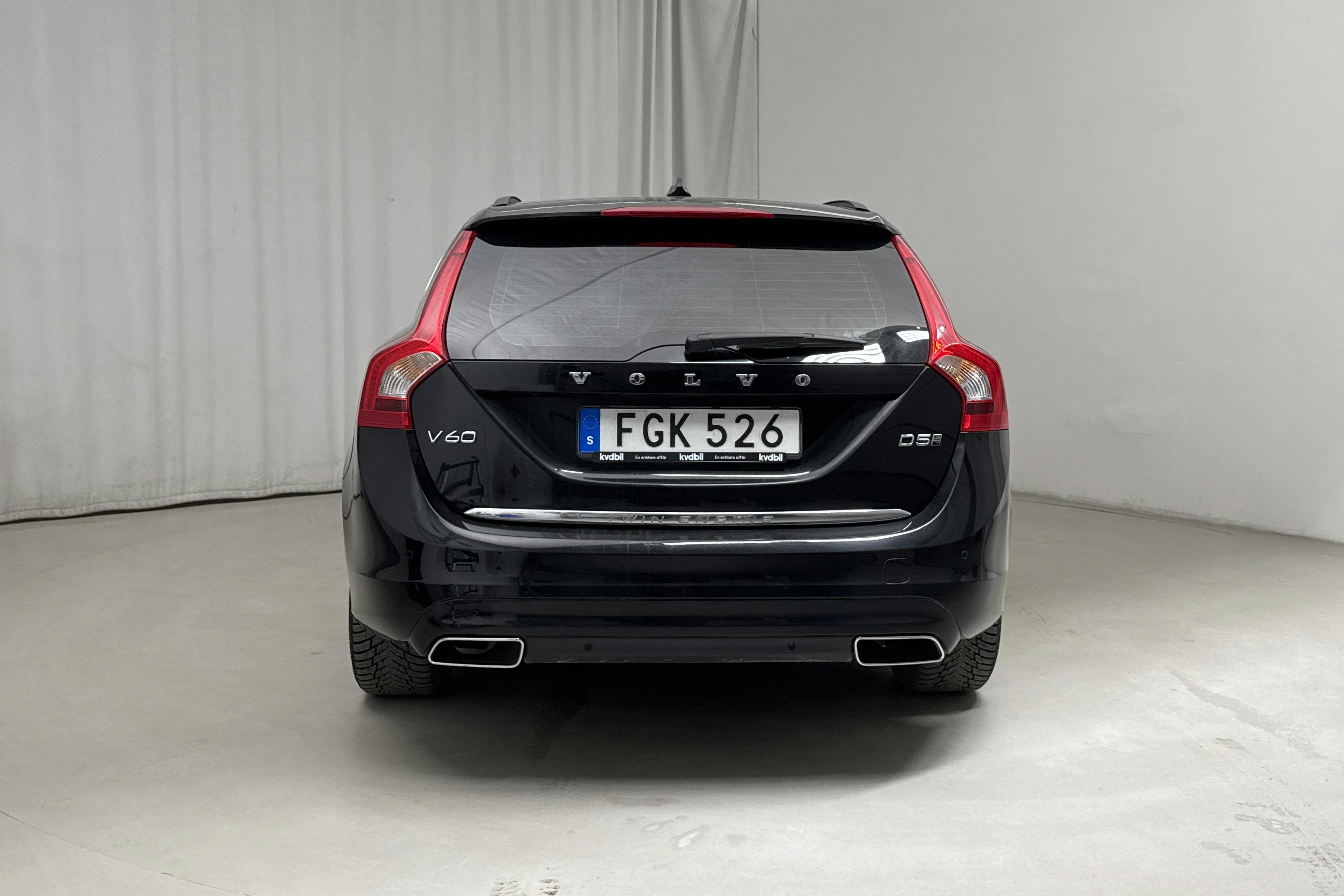 Volvo V60 D5 AWD Twin Engine (163hk) - 19 231 mil - Automat - svart - 2016