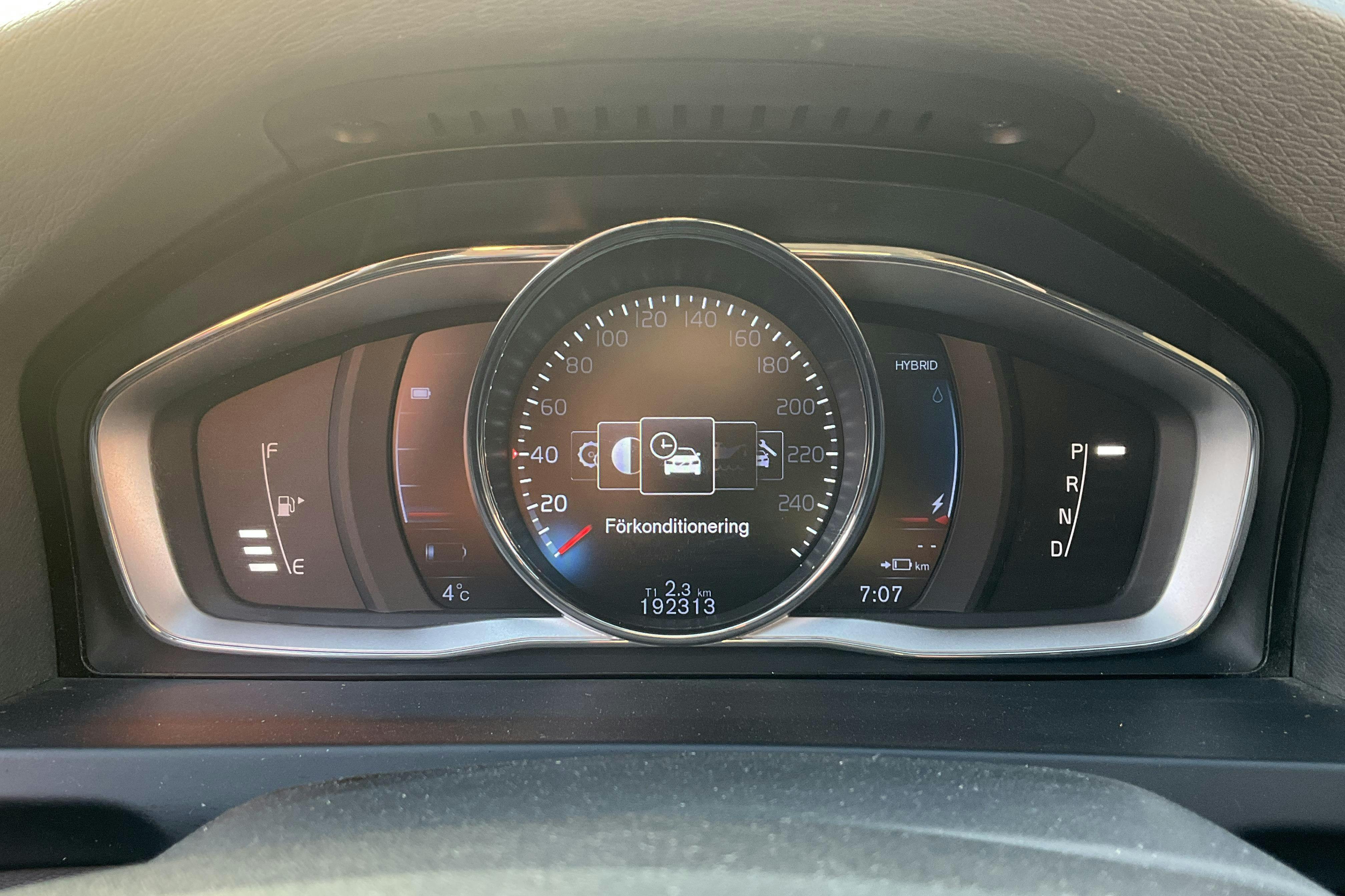 Volvo V60 D5 AWD Twin Engine (163hk) - 19 231 mil - Automat - svart - 2016