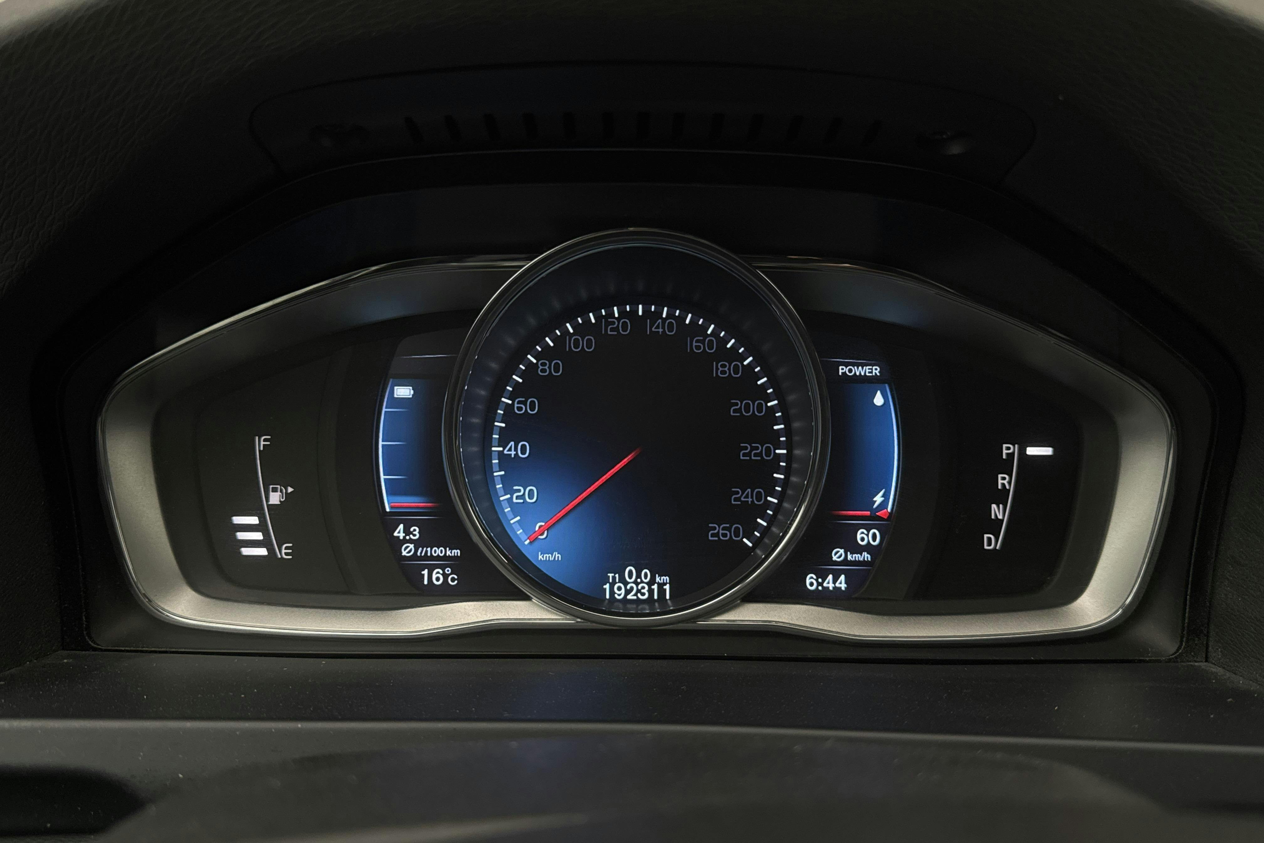 Volvo V60 D5 AWD Twin Engine (163hk) - 19 231 mil - Automat - svart - 2016