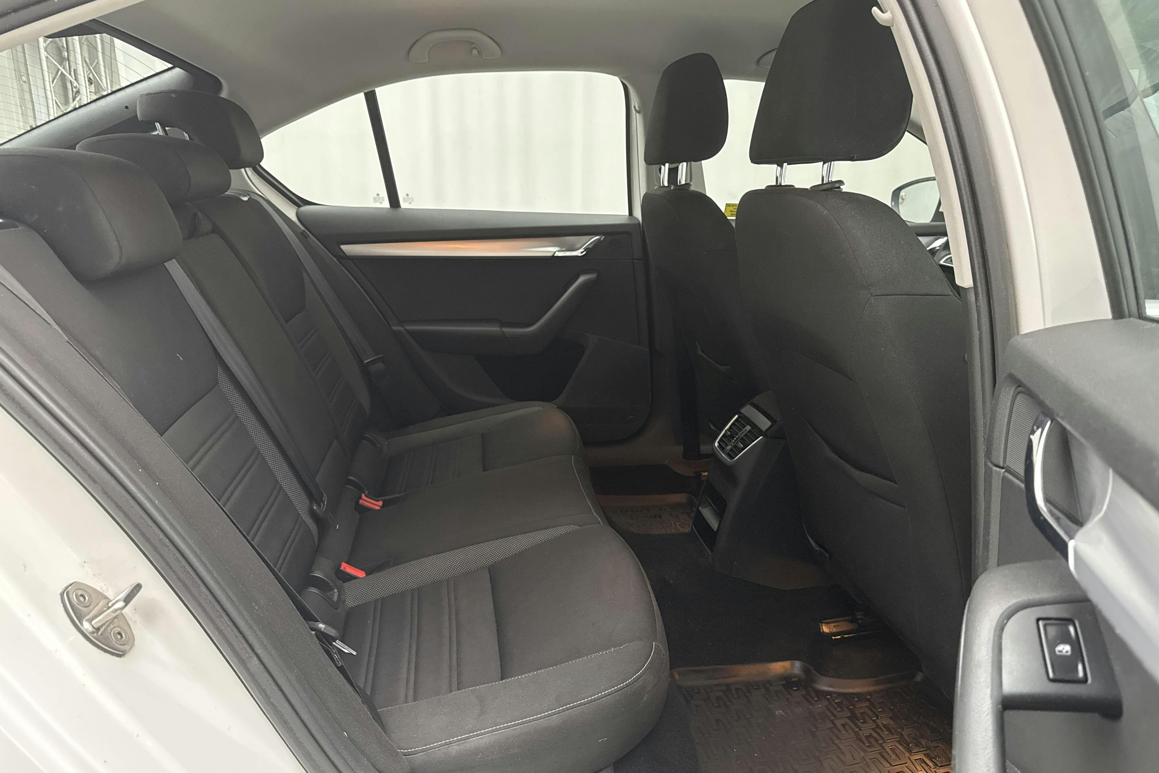 Skoda Octavia III 1.4 TSI G-TEC (110hk) - 188 130 km - Manuaalinen - valkoinen - 2018