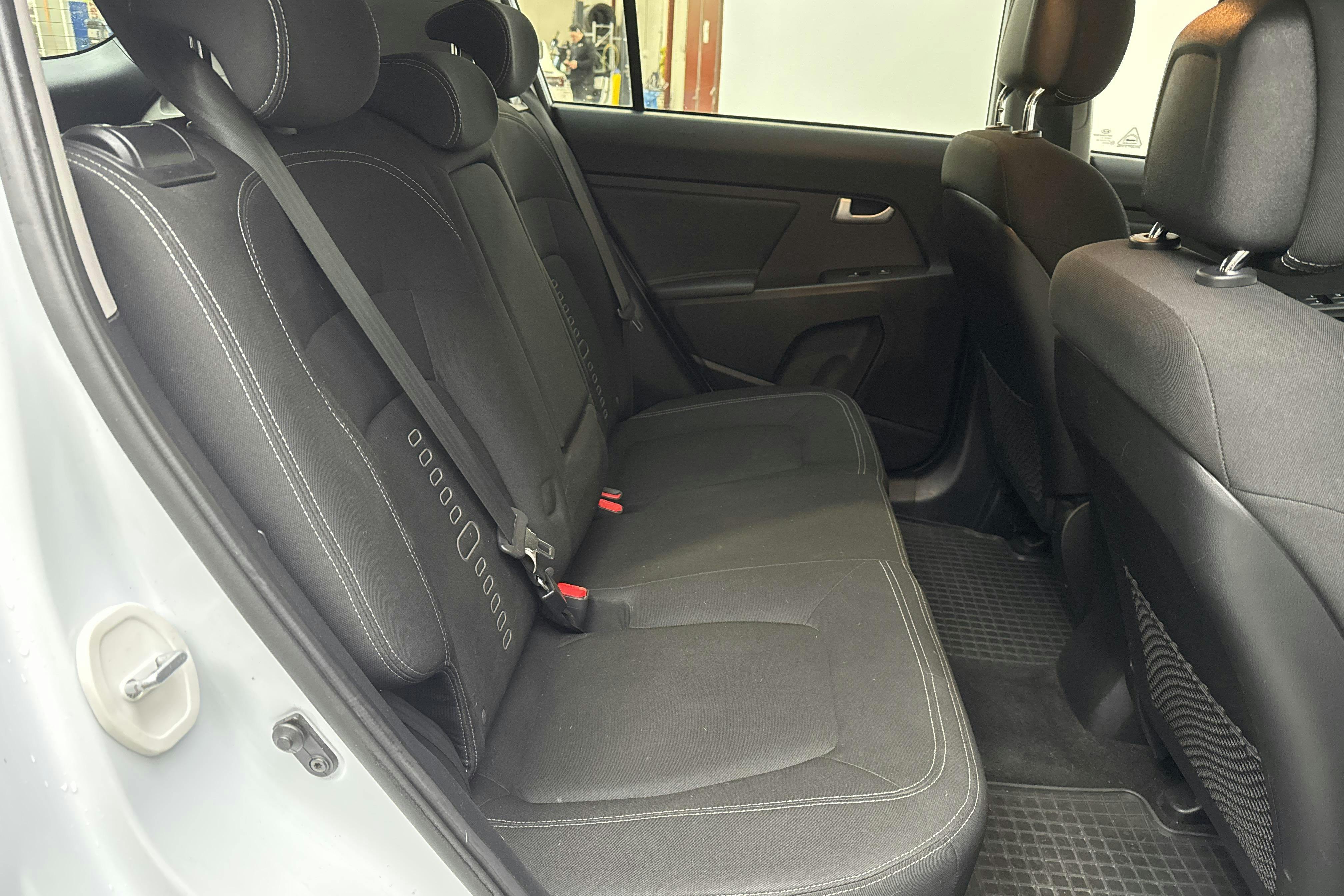KIA Sportage 1.7 CRDi 2WD (115hk) - 148 510 km - Manualna - biały - 2013
