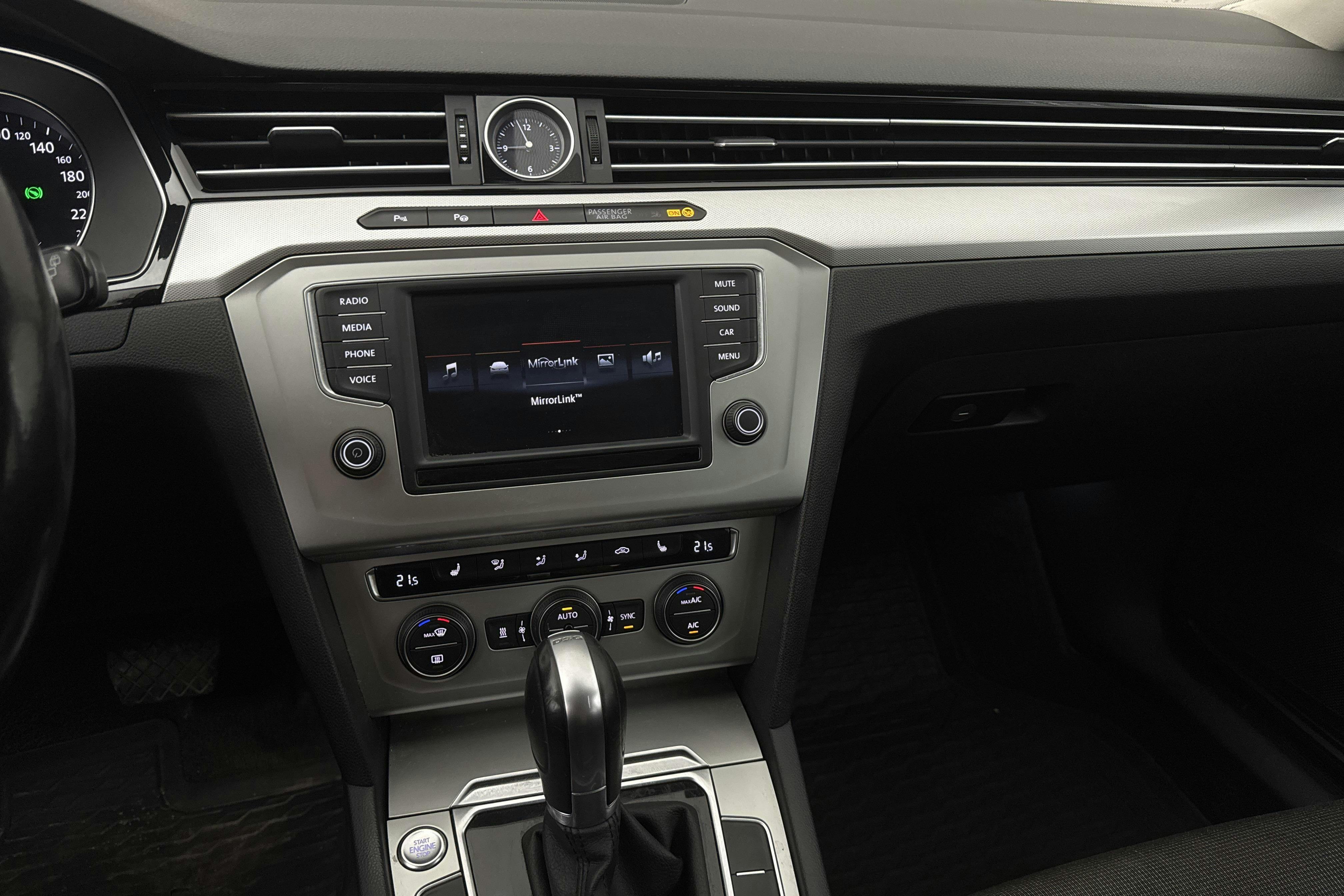 VW Passat 2.0 TDI Sportscombi (150hk) - 181 920 km - Automatic - black - 2015