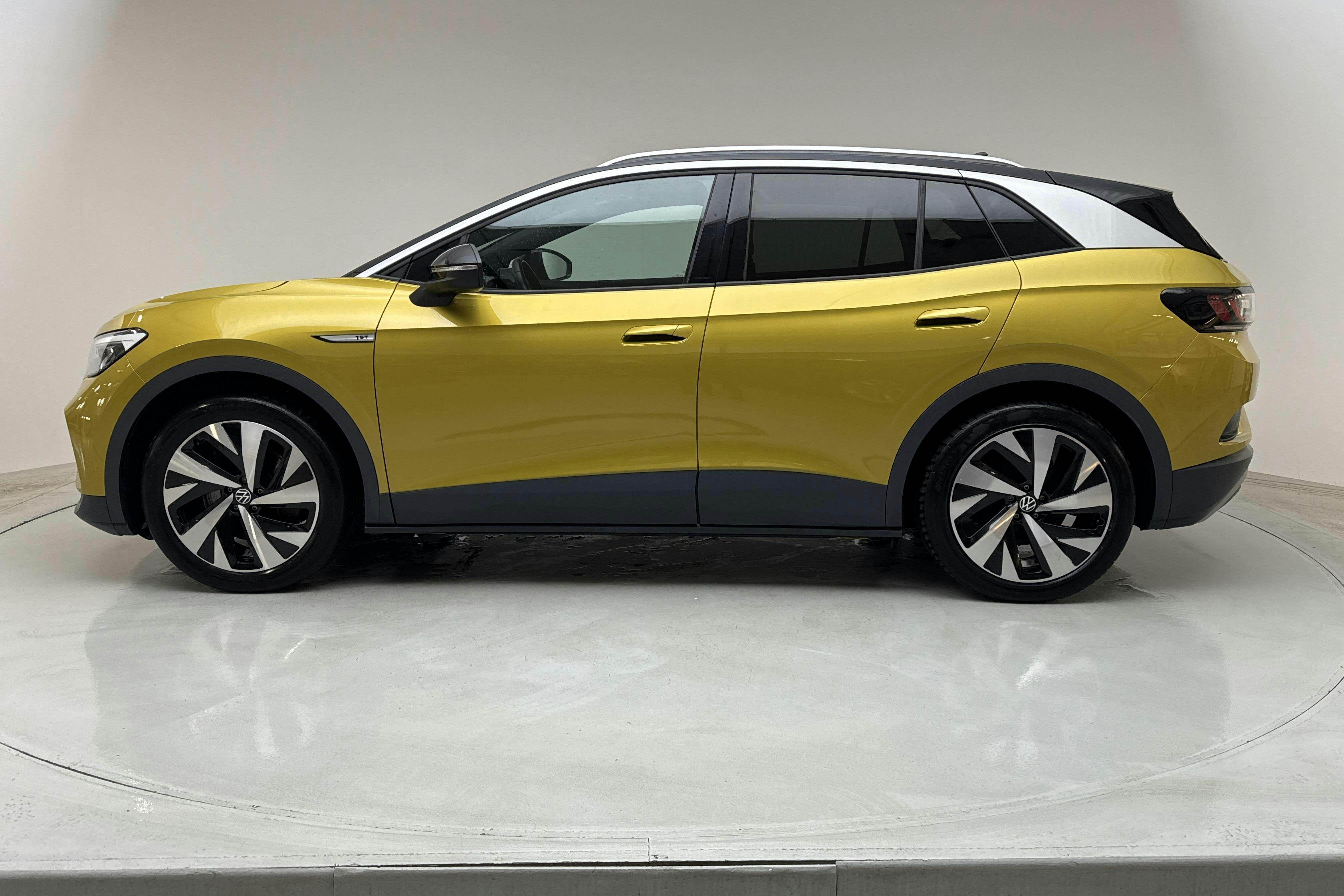 VW ID.4 77kWh (204hk) - 6 310 mil - Automat - gul - 2021