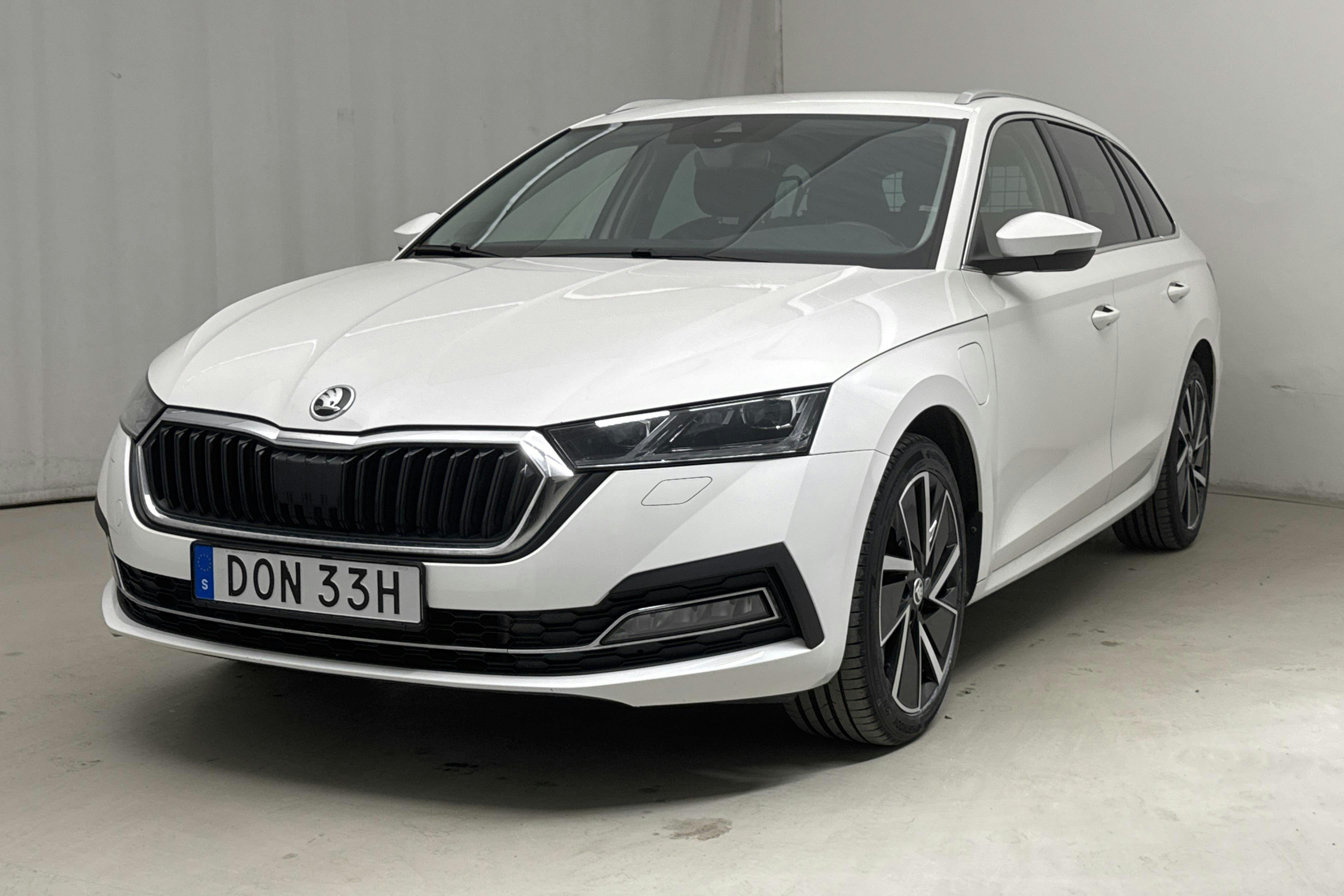 Skoda Octavia 1.4 iV PHEV Combi (204hk) - 61 640 km - Automaatne - valge - 2021
