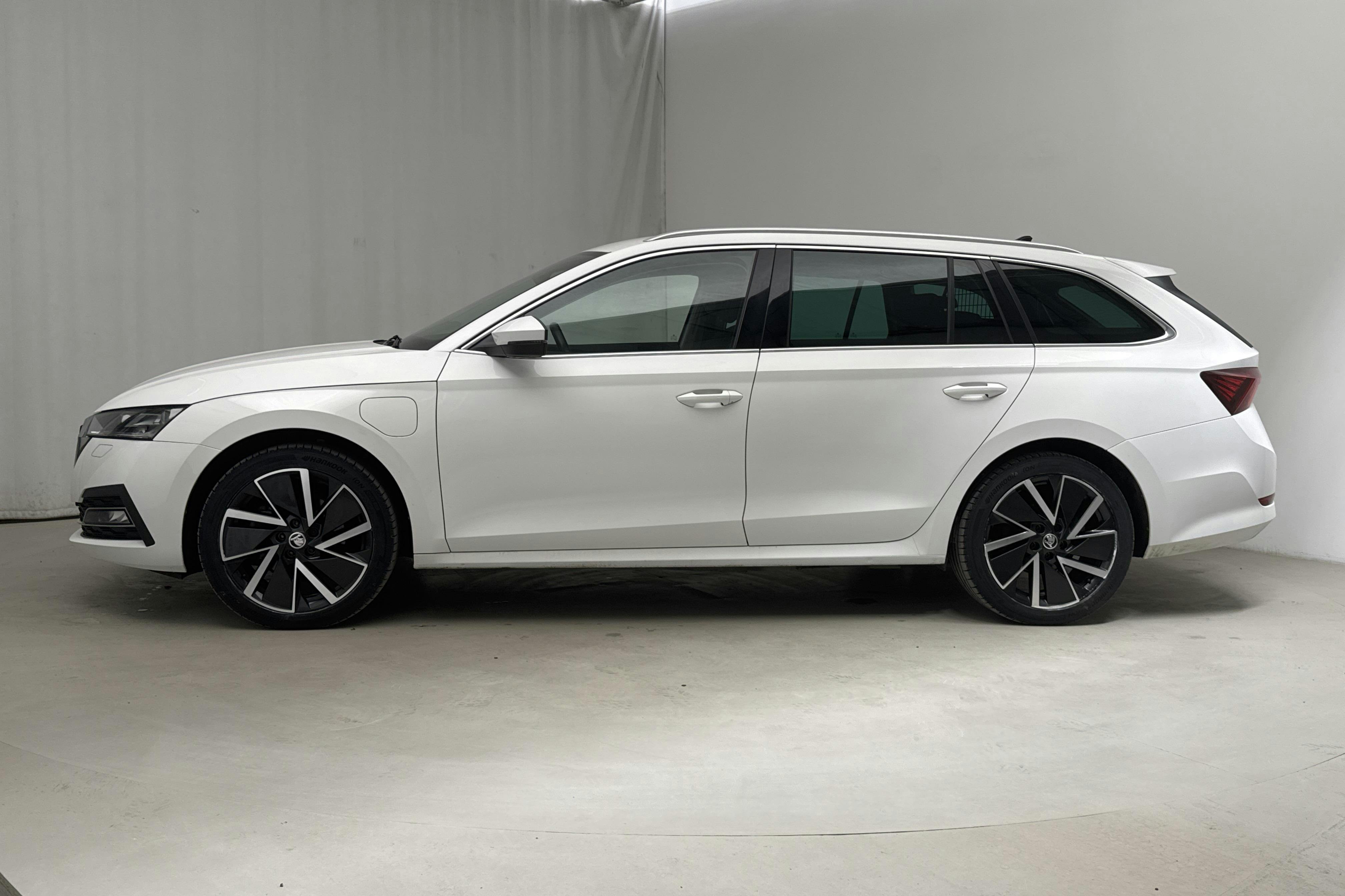 Skoda Octavia 1.4 iV PHEV Combi (204hk) - 61 640 km - Automaatne - valge - 2021