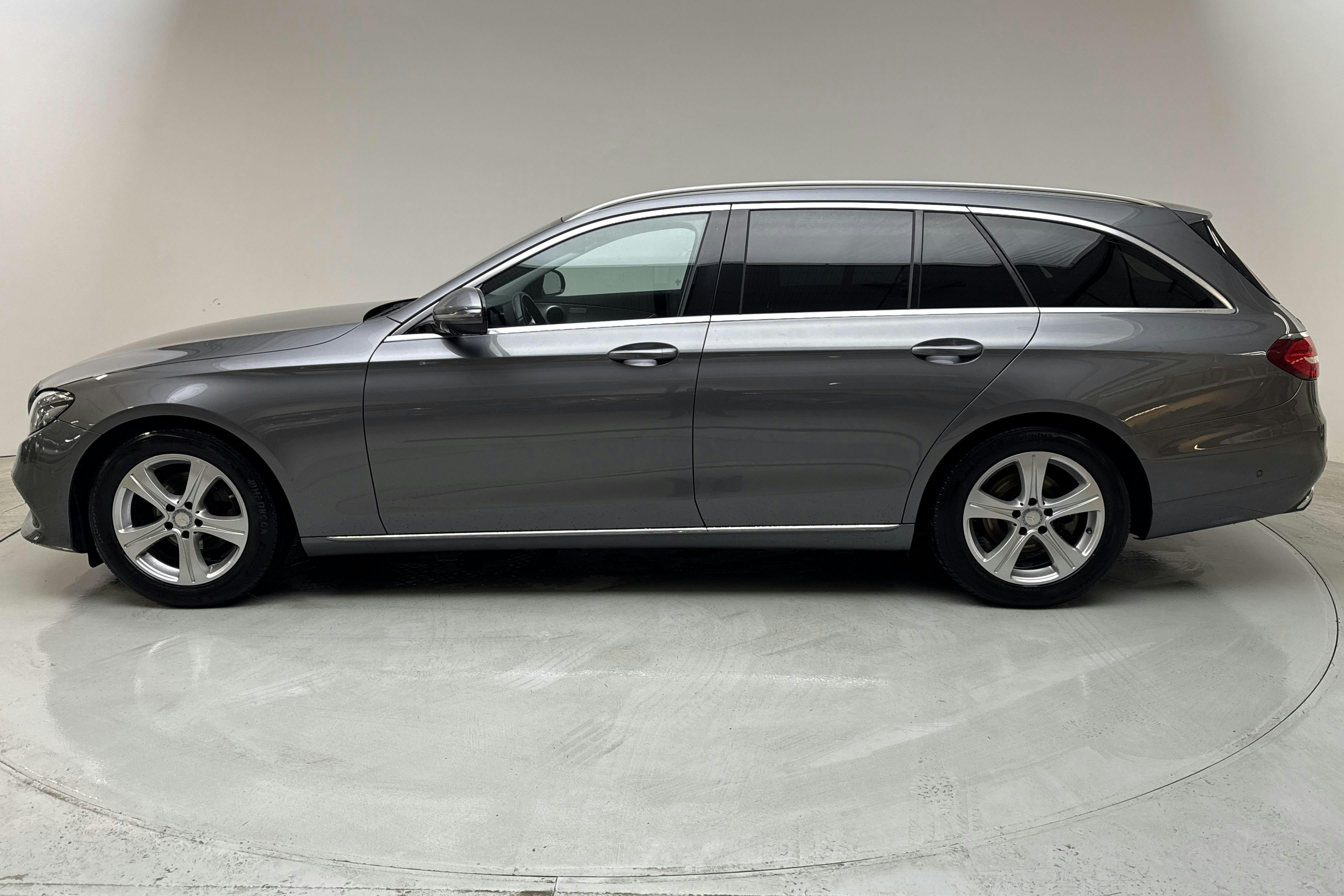 Mercedes E 220 d Kombi S213 (194hk) - 192 740 km - Automatic - gray - 2017