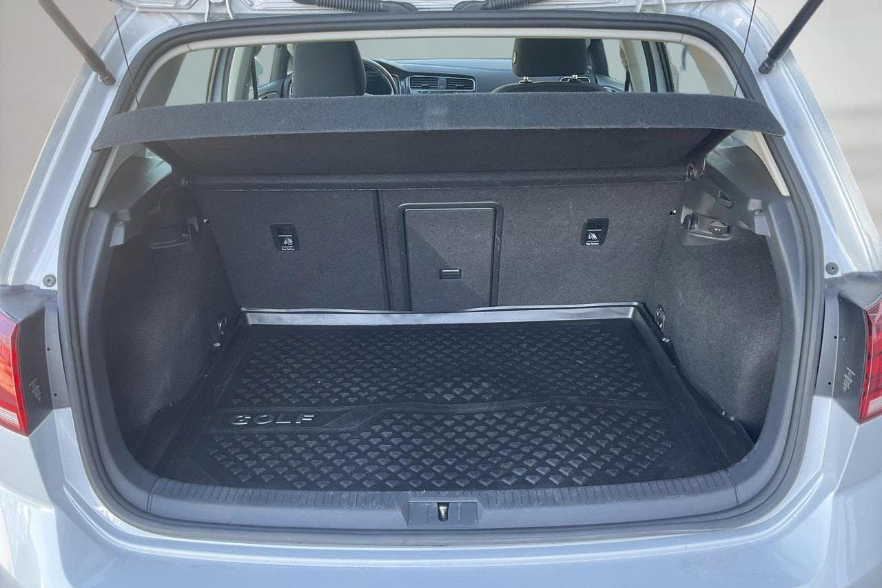 VW e-Golf VII 5dr (136hk) - 38 460 km - Automaattinen - Light Grey - 2019