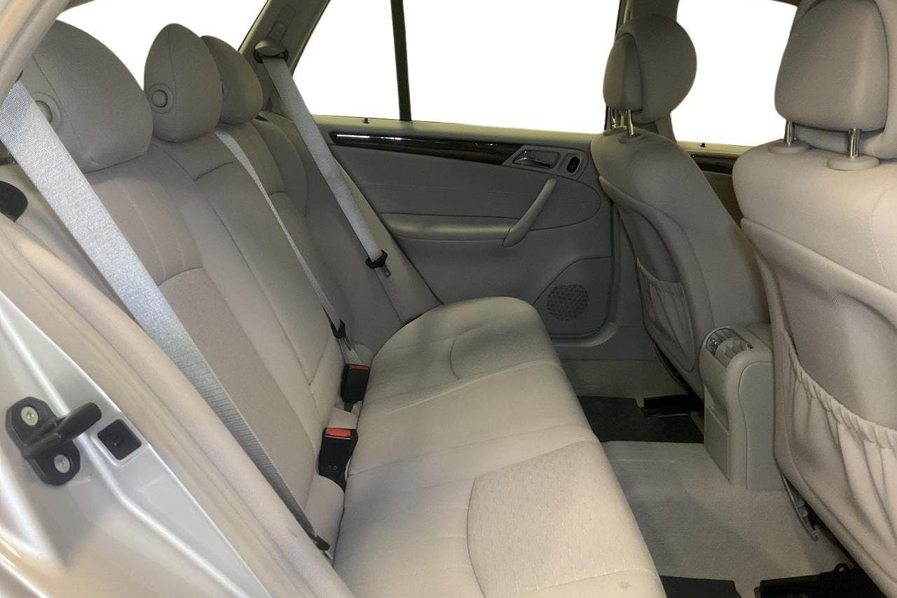 Mercedes C 200 Kompressor Kombi W203 (163hk) - 9 847 mil - Automat - silver - 2005