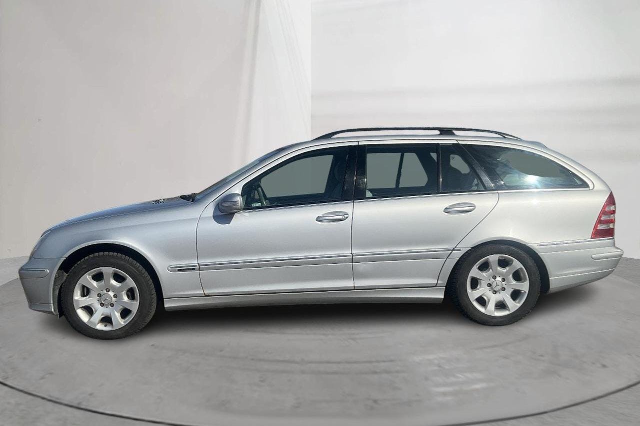 Mercedes C 200 Kompressor Kombi W203 (163hk) - 9 847 mil - Automat - silver - 2005