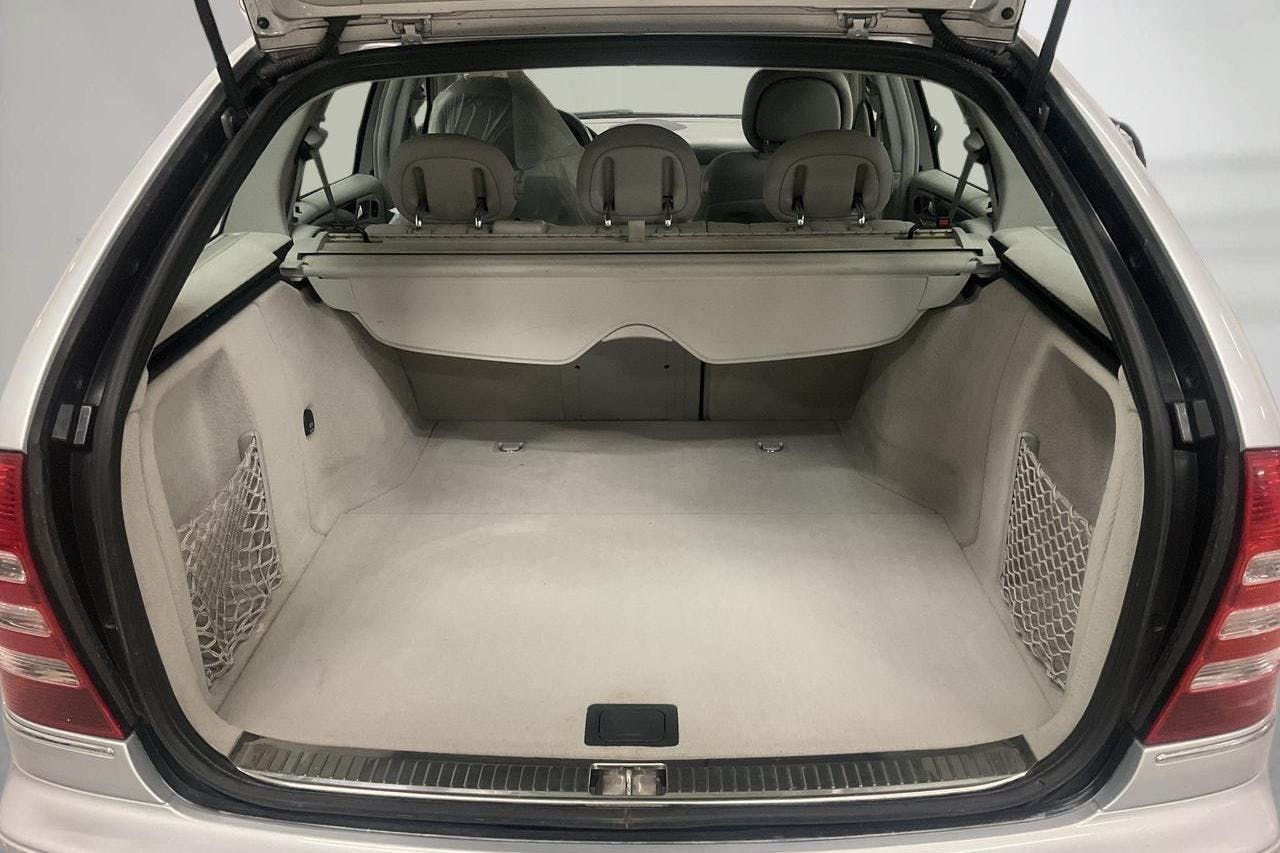 Mercedes C 200 Kompressor Kombi W203 (163hk) - 9 847 mil - Automat - silver - 2005