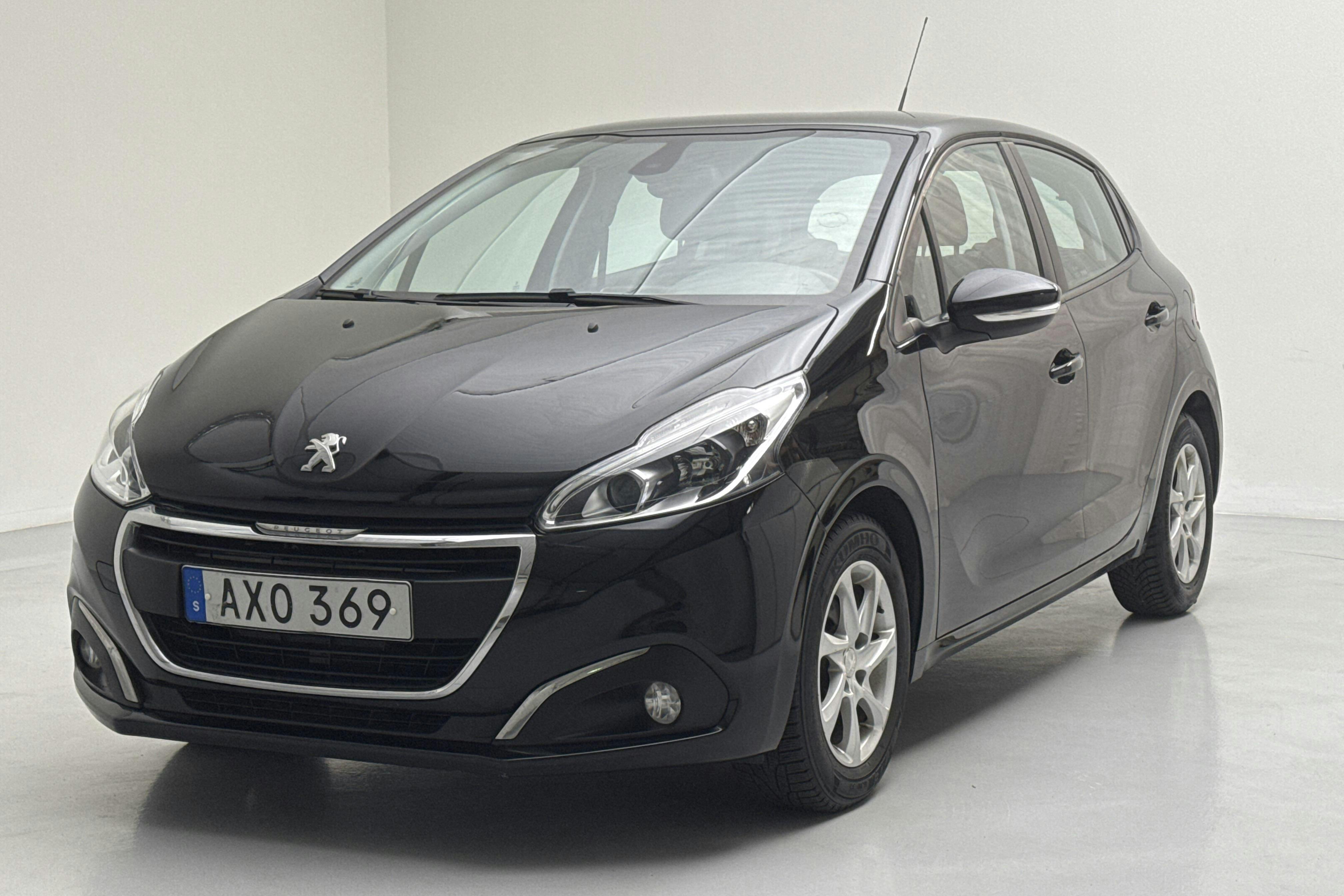 Peugeot 208 PureTech 5dr (82hk) - 113 870 km - Manualna - czarny - 2016