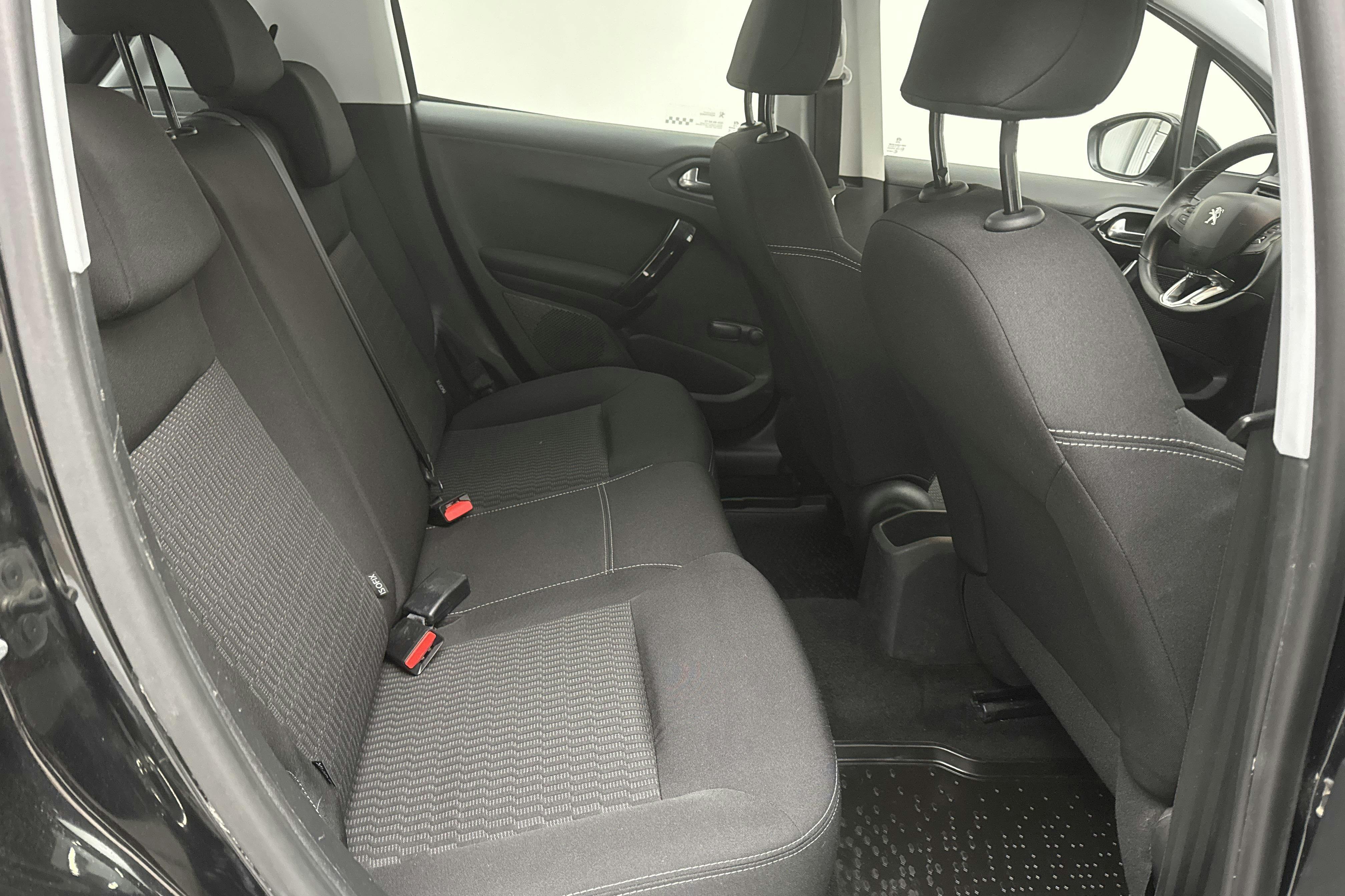 Peugeot 208 PureTech 5dr (82hk) - 113 870 km - Manualna - czarny - 2016