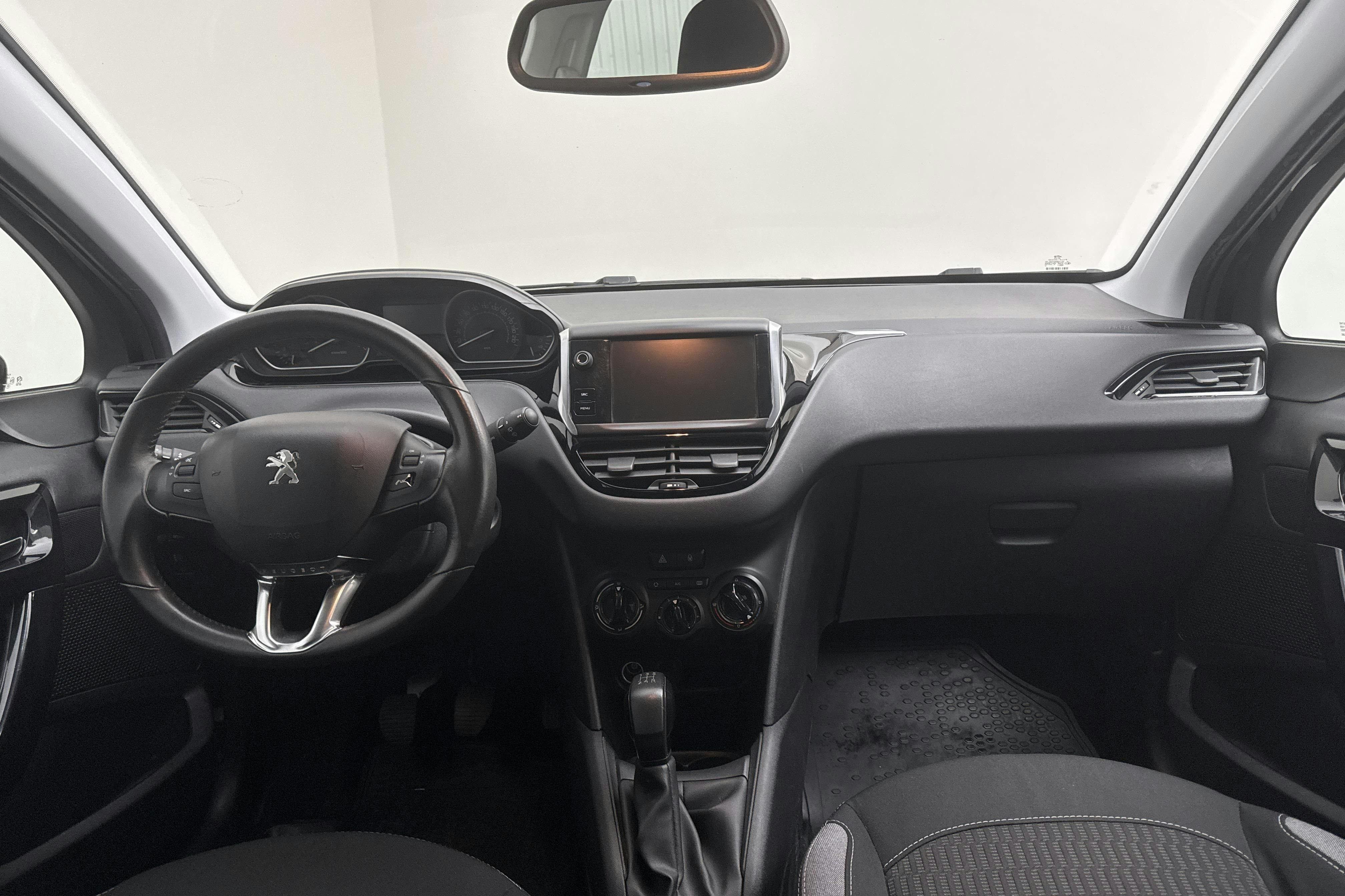 Peugeot 208 PureTech 5dr (82hk) - 113 870 km - Manualna - czarny - 2016