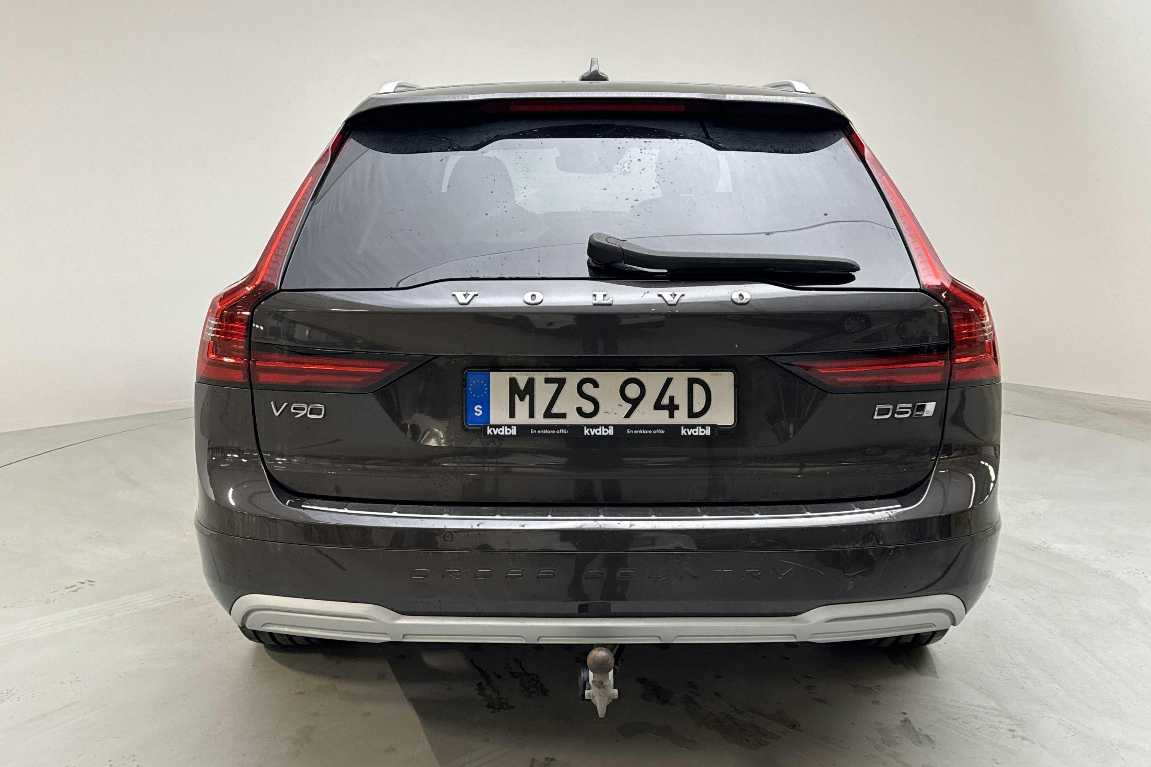 Volvo V90 D5 Cross Country AWD (240hk) - 129 350 km - Automatyczna - szary - 2021