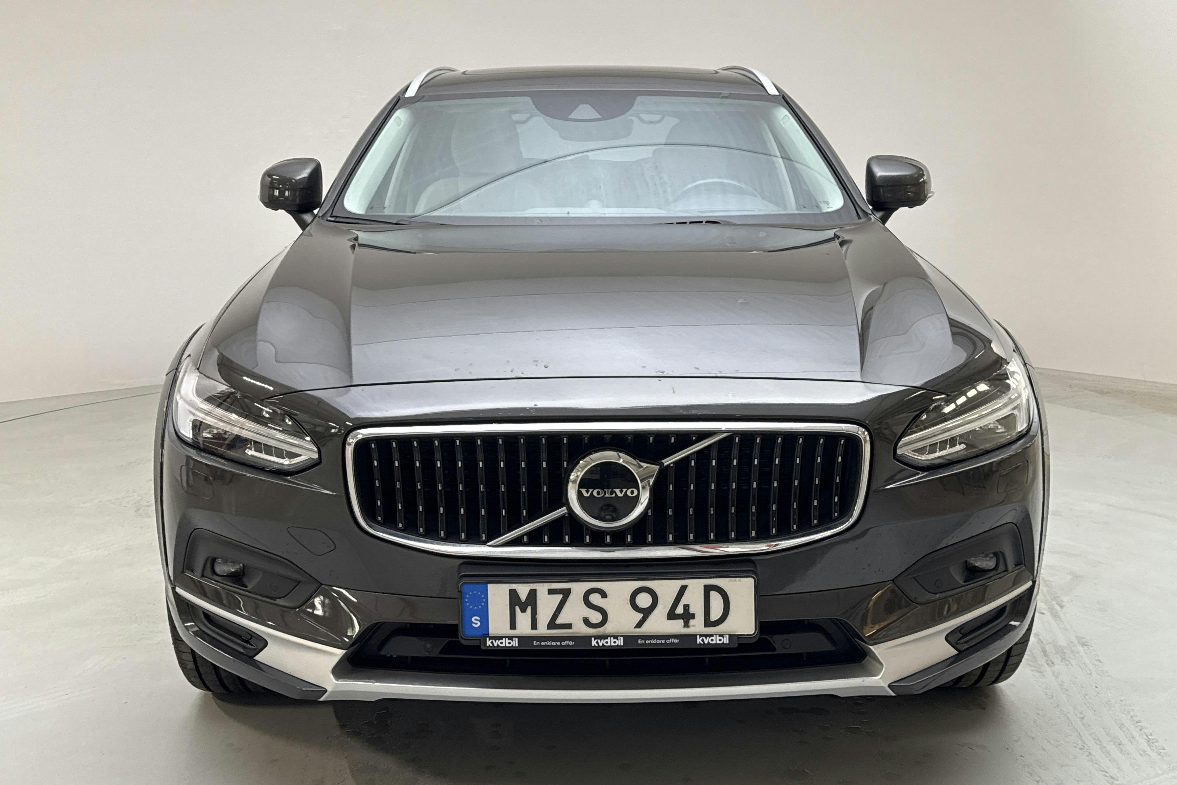 Volvo V90 D5 Cross Country AWD (240hk) - 129 350 km - Automatyczna - szary - 2021