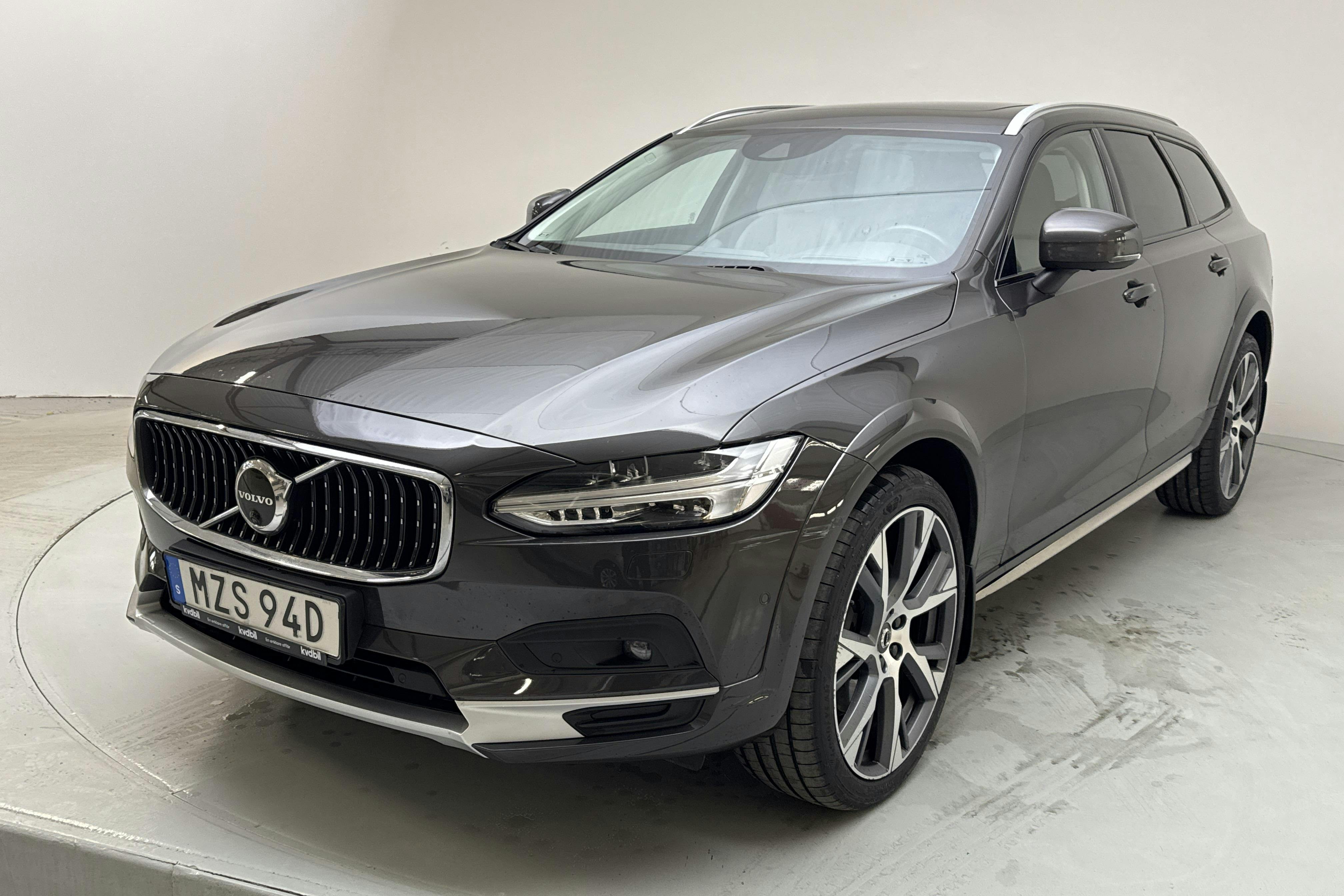 Volvo V90 D5 Cross Country AWD (240hk) - 129 350 km - Automatyczna - szary - 2021