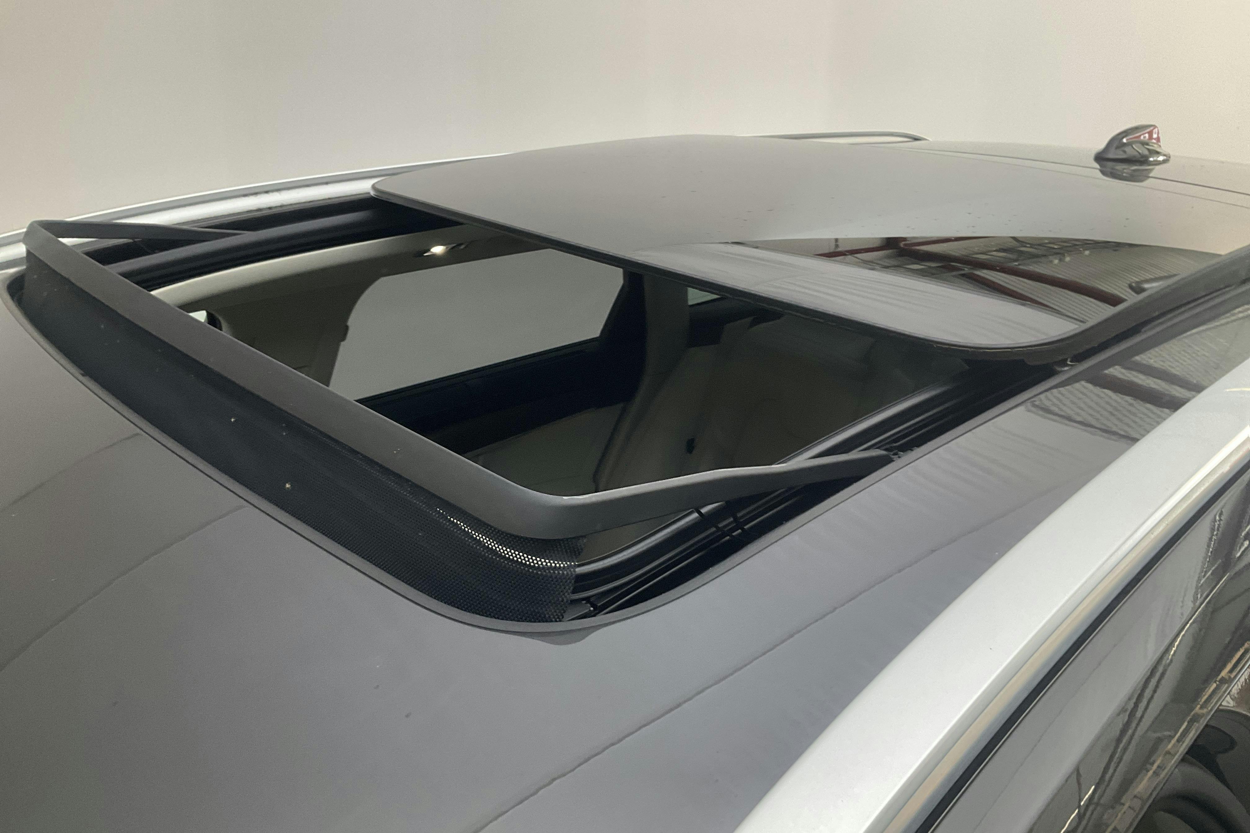 Volvo V90 D5 Cross Country AWD (240hk) - 129 350 km - Automatyczna - szary - 2021