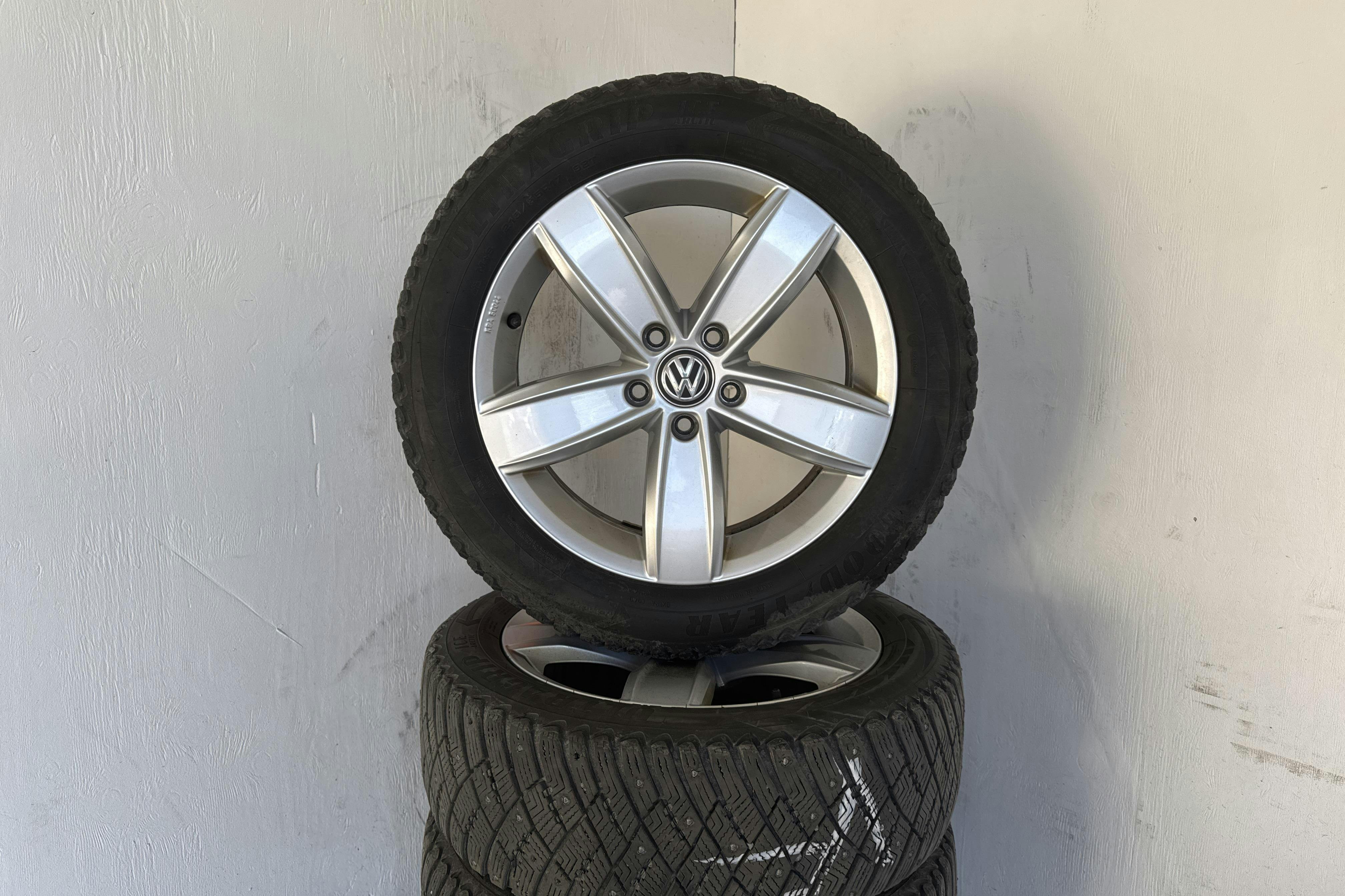 VW Passat 1.4 GTE Sportscombi (218hk) - 9 415 mil - Automat - svart - 2020