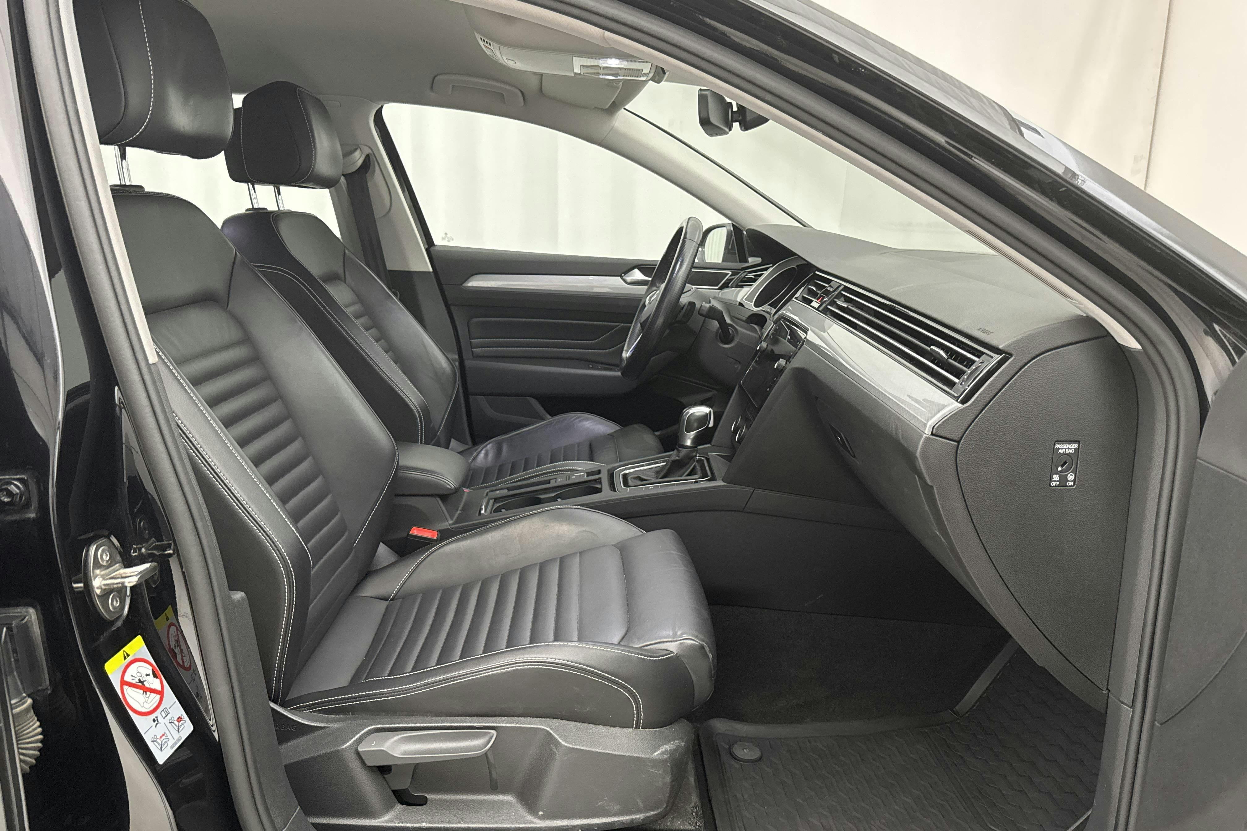 VW Passat 1.4 GTE Sportscombi (218hk) - 9 415 mil - Automat - svart - 2020
