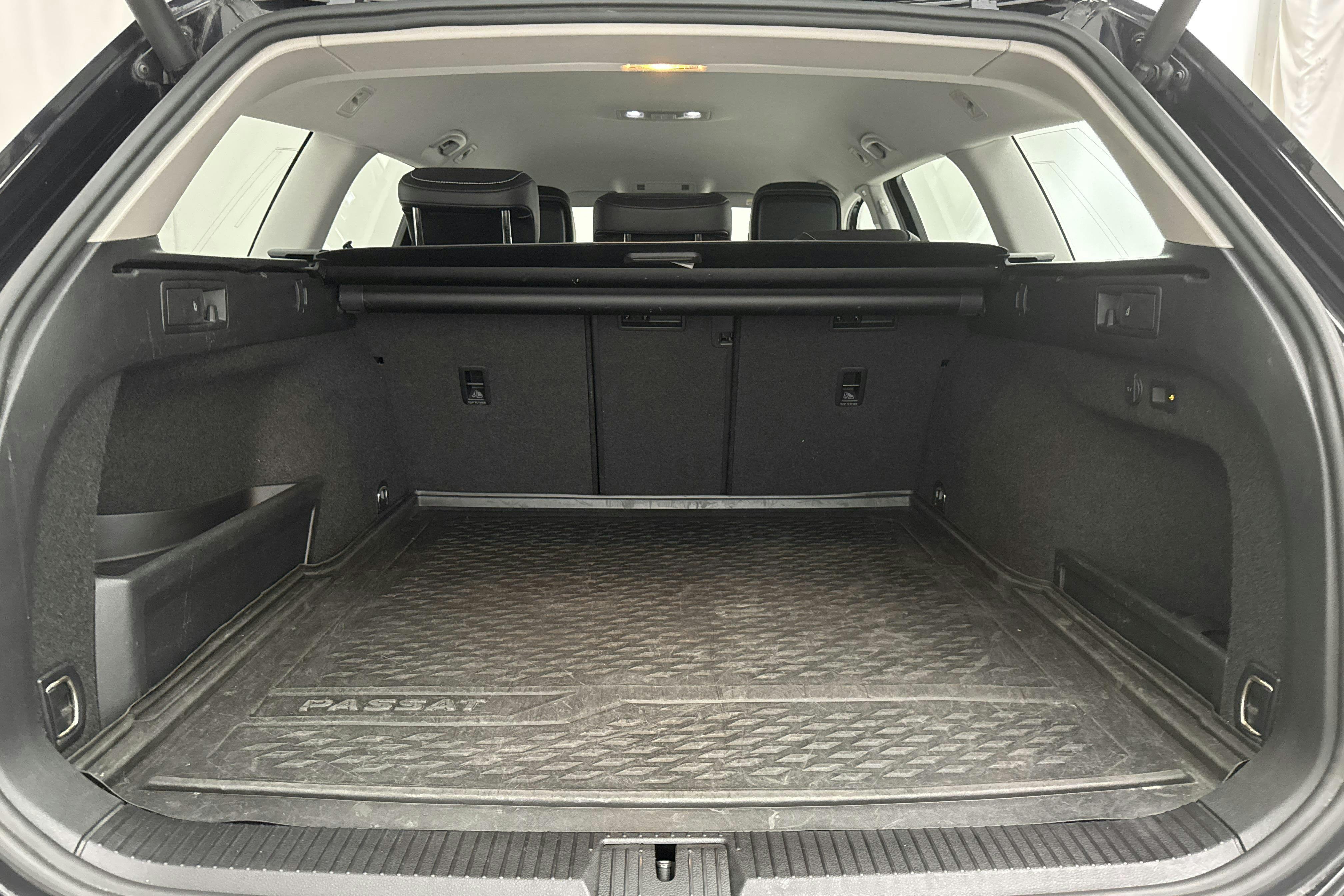 VW Passat 1.4 GTE Sportscombi (218hk) - 9 415 mil - Automat - svart - 2020
