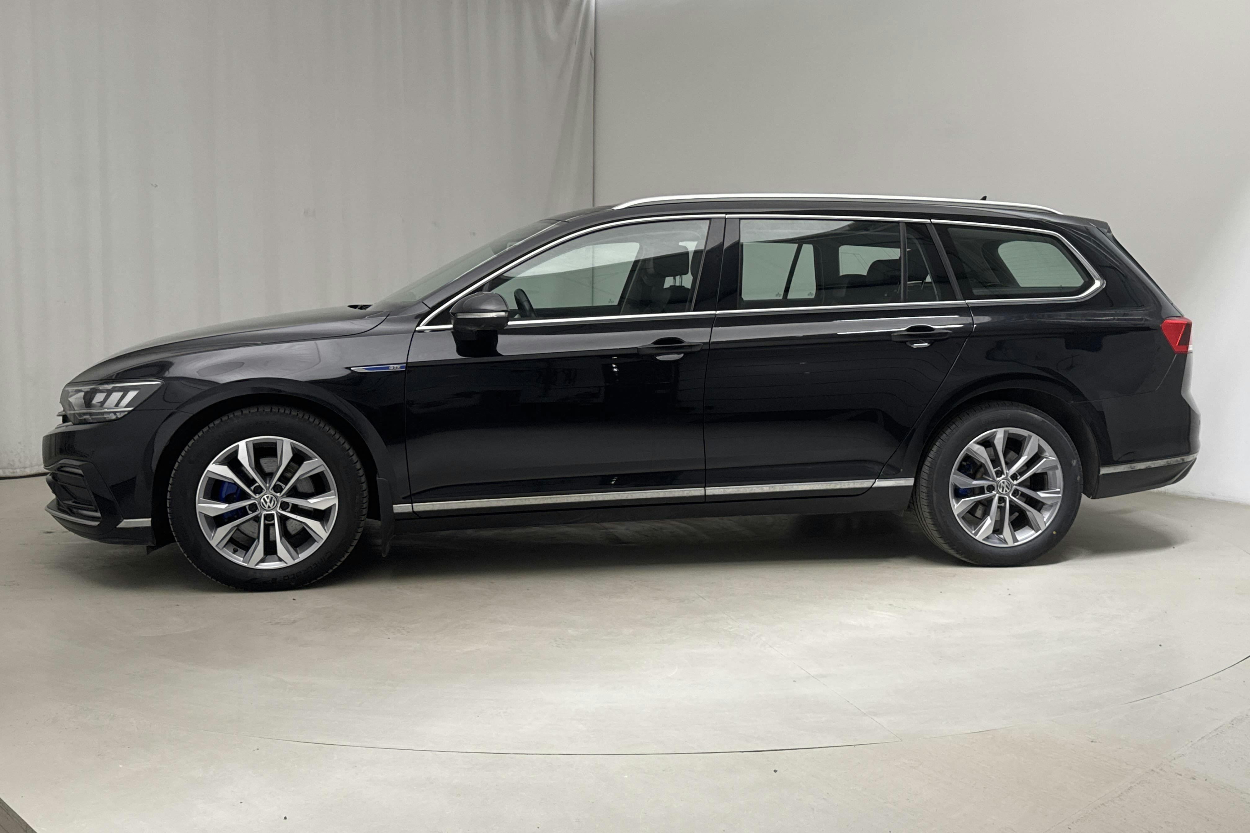 VW Passat 1.4 GTE Sportscombi (218hk) - 9 415 mil - Automat - svart - 2020
