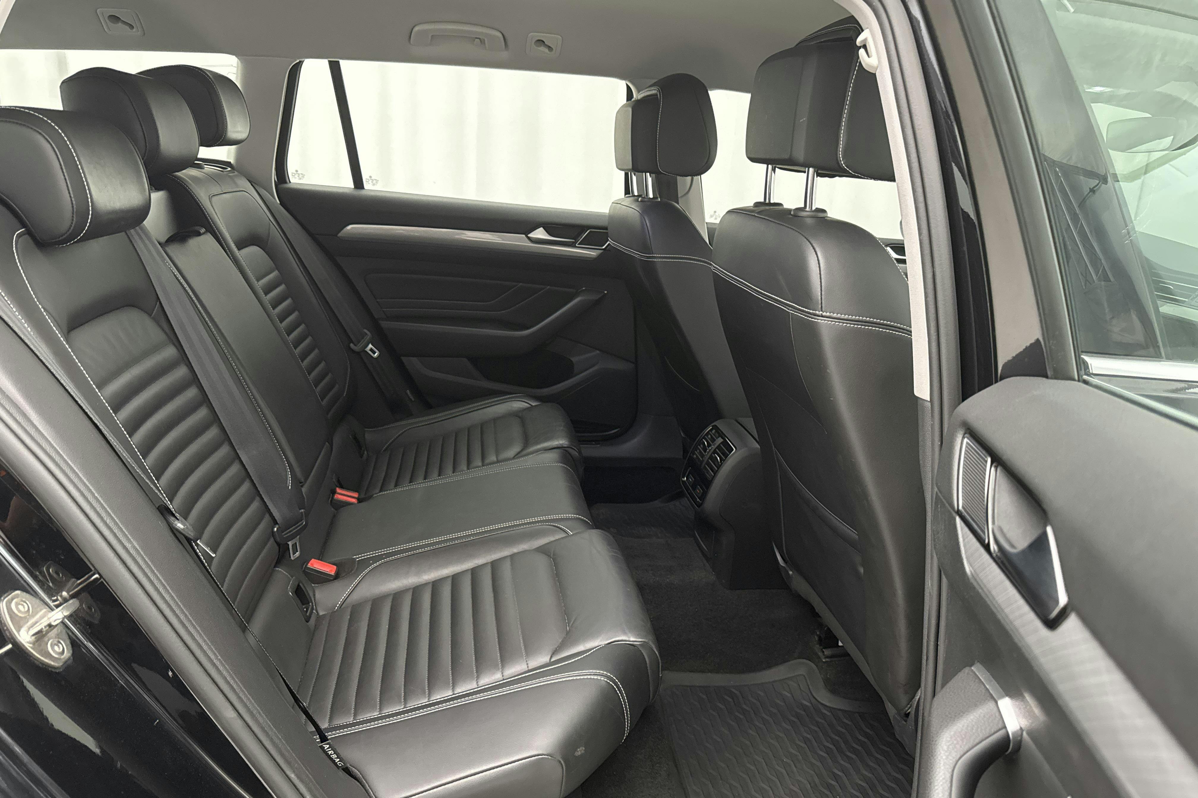 VW Passat 1.4 GTE Sportscombi (218hk) - 9 415 mil - Automat - svart - 2020