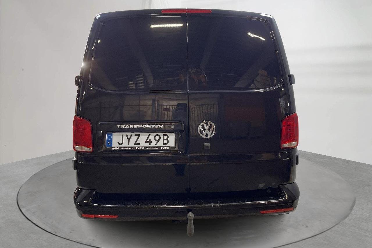 VW Transporter T6 2.0 TDI BMT Skåp (150hk) - 49 300 km - Automatyczna - czarny - 2020