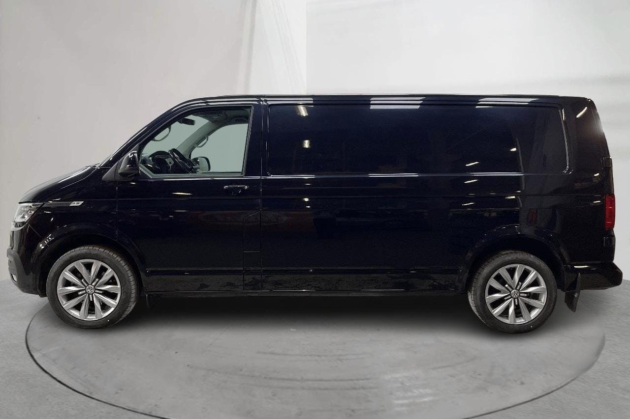 VW Transporter T6 2.0 TDI BMT Skåp (150hk) - 49 300 km - Automatyczna - czarny - 2020