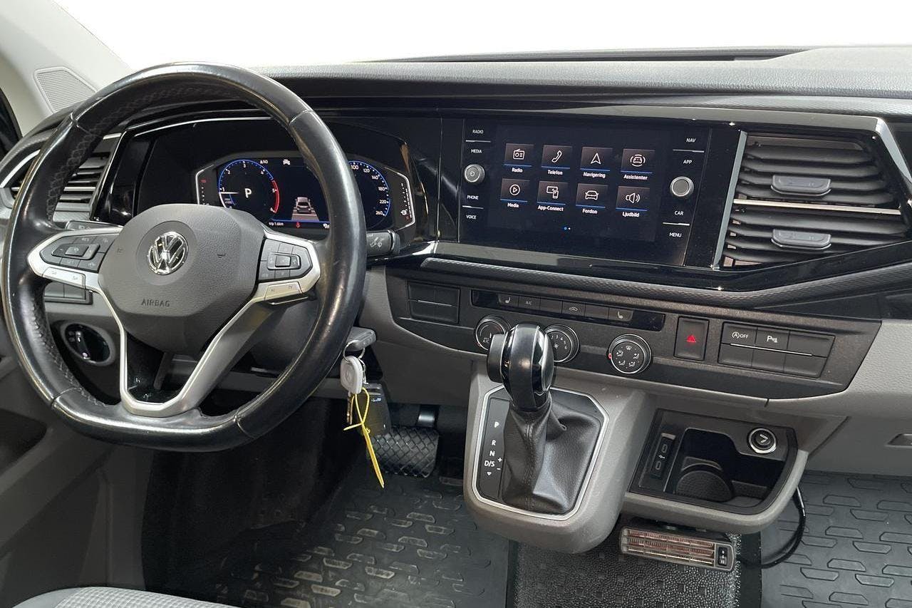 VW Transporter T6 2.0 TDI BMT Skåp (150hk) - 49 300 km - Automatyczna - czarny - 2020